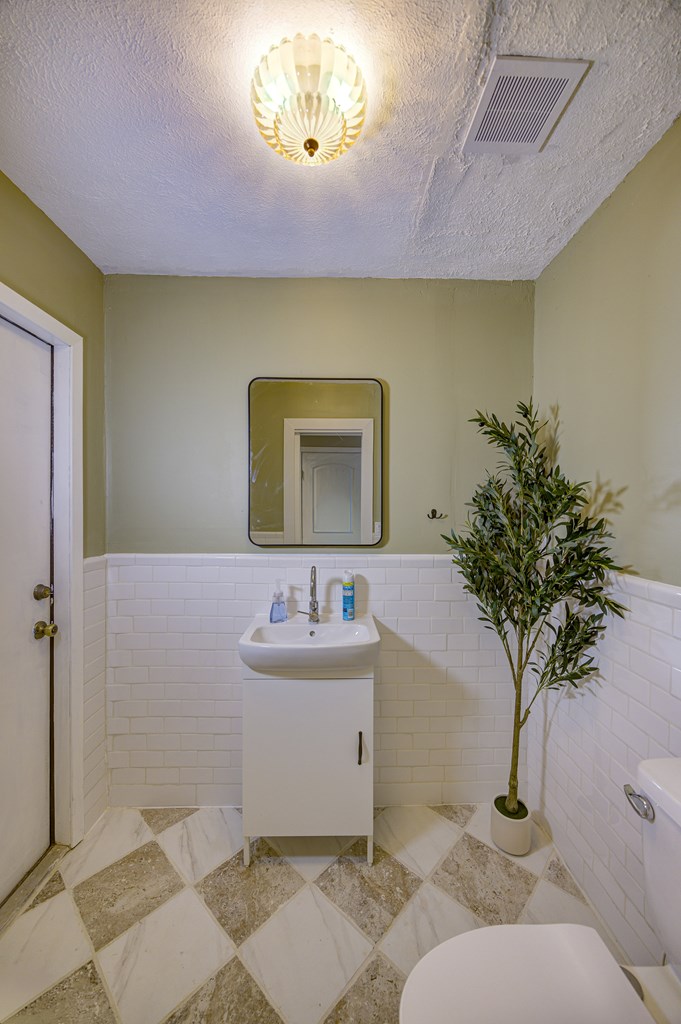 110 Bellaire Dr Property Photo 23
