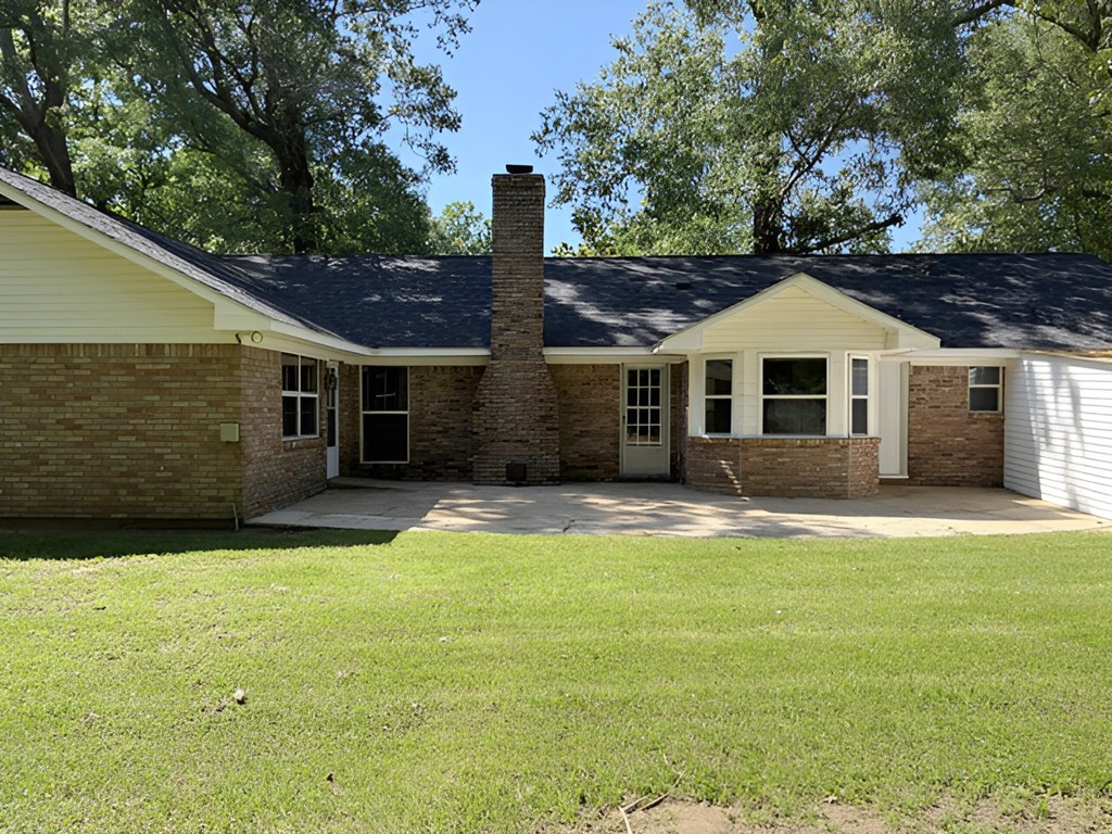 910 Newitt Vick Dr Property Photo 3