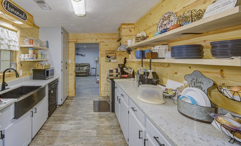4 Biedenharn Dr Property Photo 5