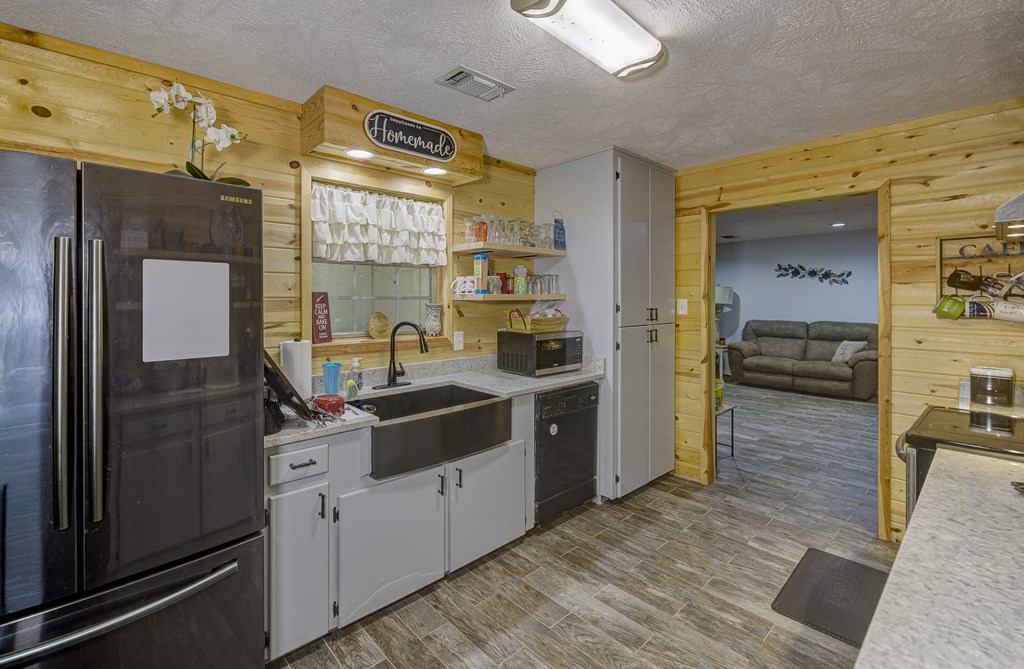 4 Biedenharn Dr Property Photo 8