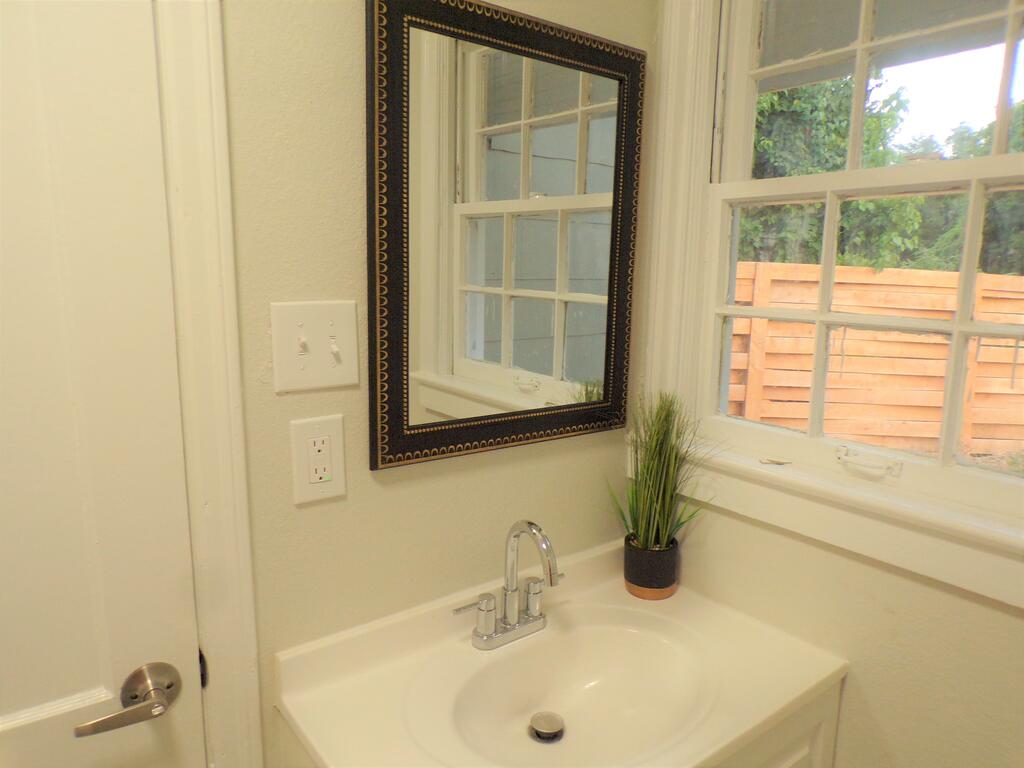 812 Central Ave. Property Photo 11