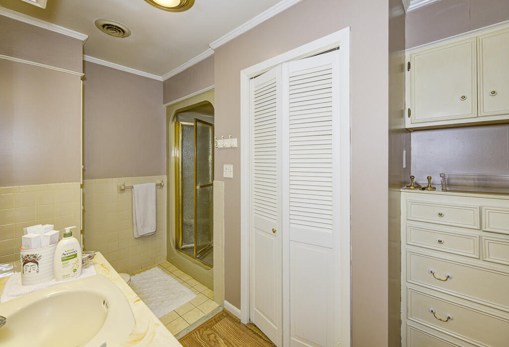 402 Evans Street Property Photo 44