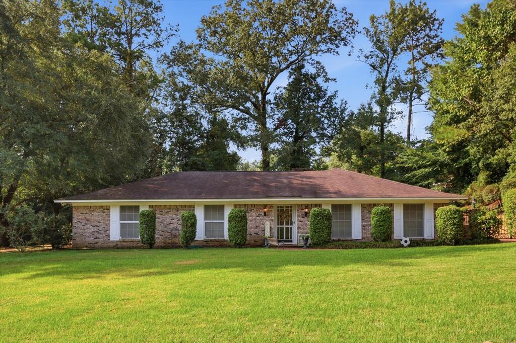 400 Inglewood Drive Property Photo 1