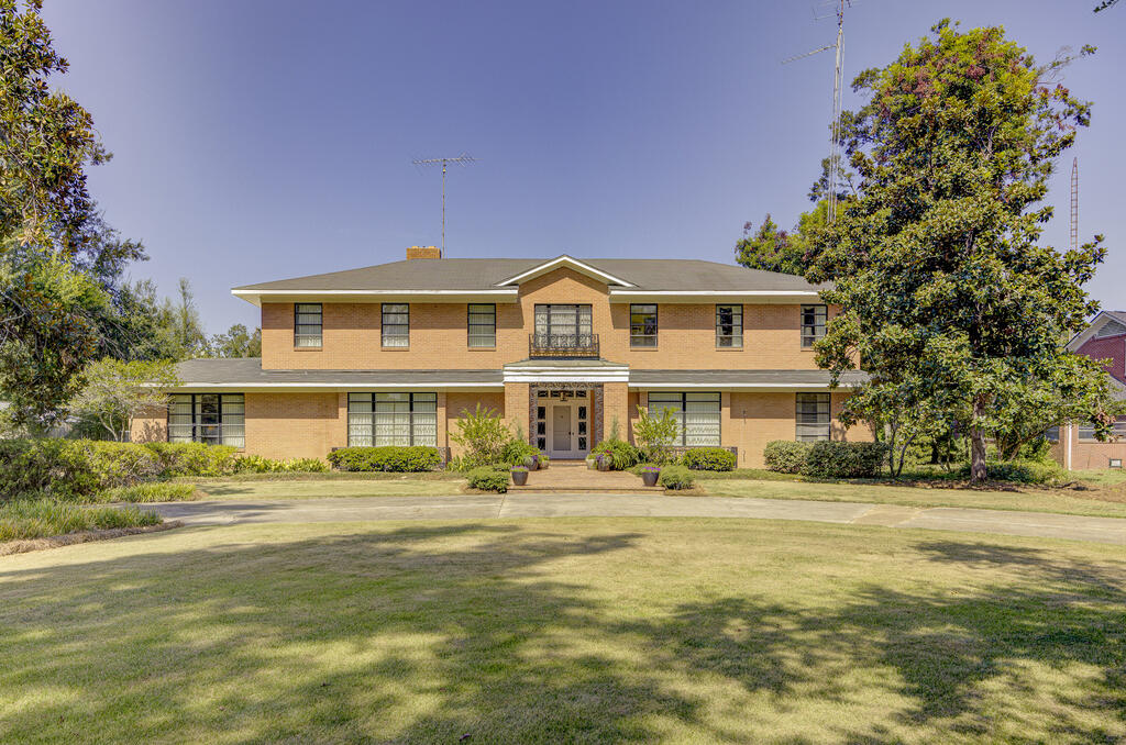 117 &149 W Cypress St