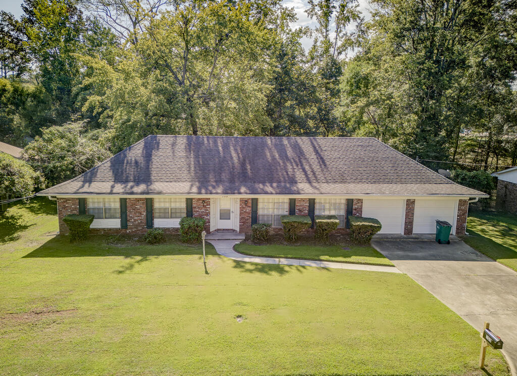 103 Lakewood Circle Property Photo 1