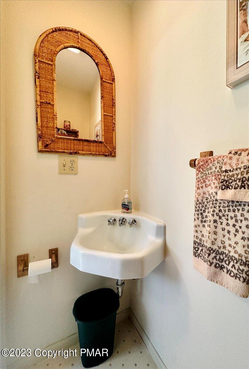 18 Middle Village Way Property Photo 7