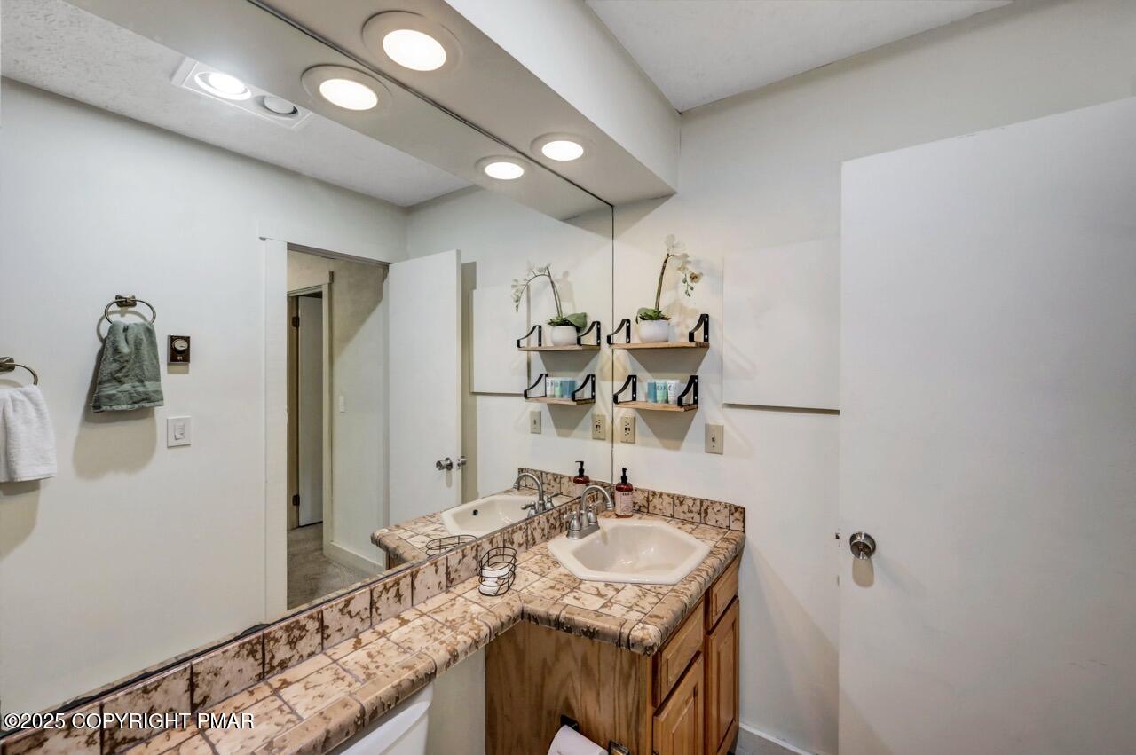 40 Alpine Property Photo 33