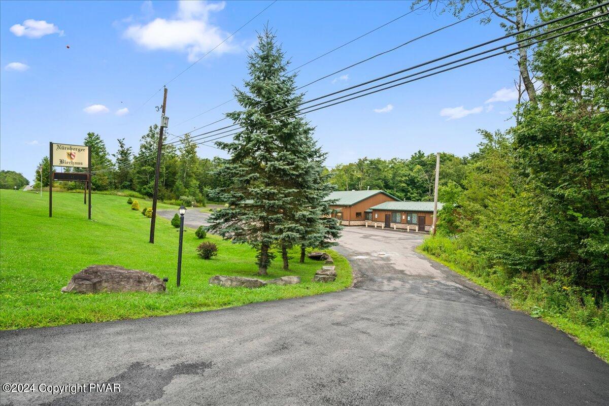 2136 Lake Ariel Highway Property Photo 4