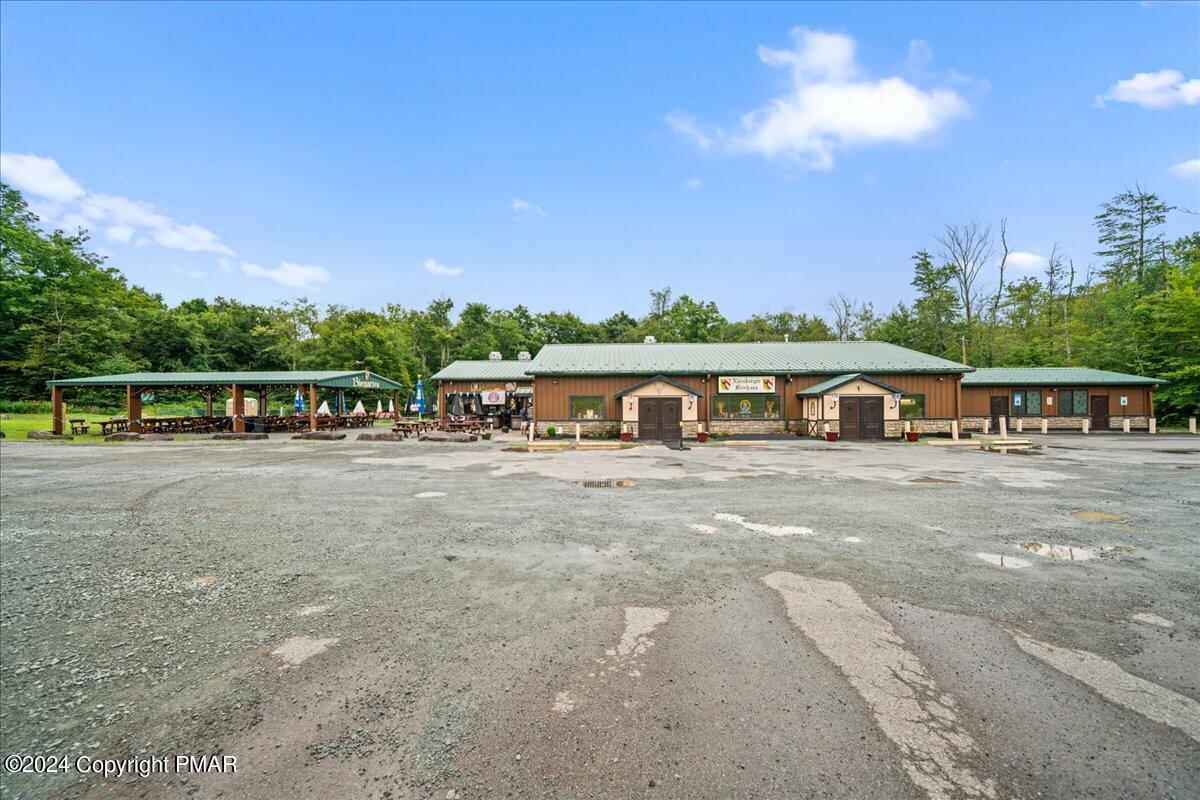 2136 Lake Ariel Highway Property Photo 5