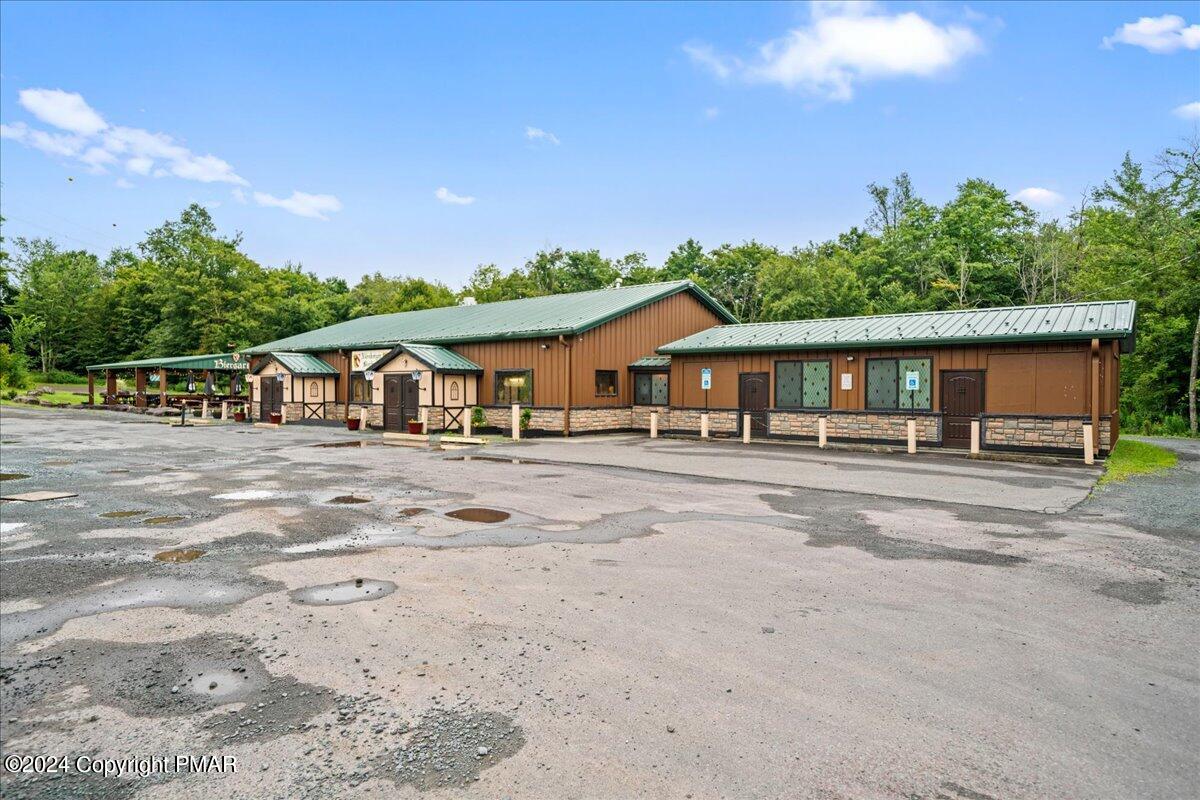 2136 Lake Ariel Highway Property Photo 6
