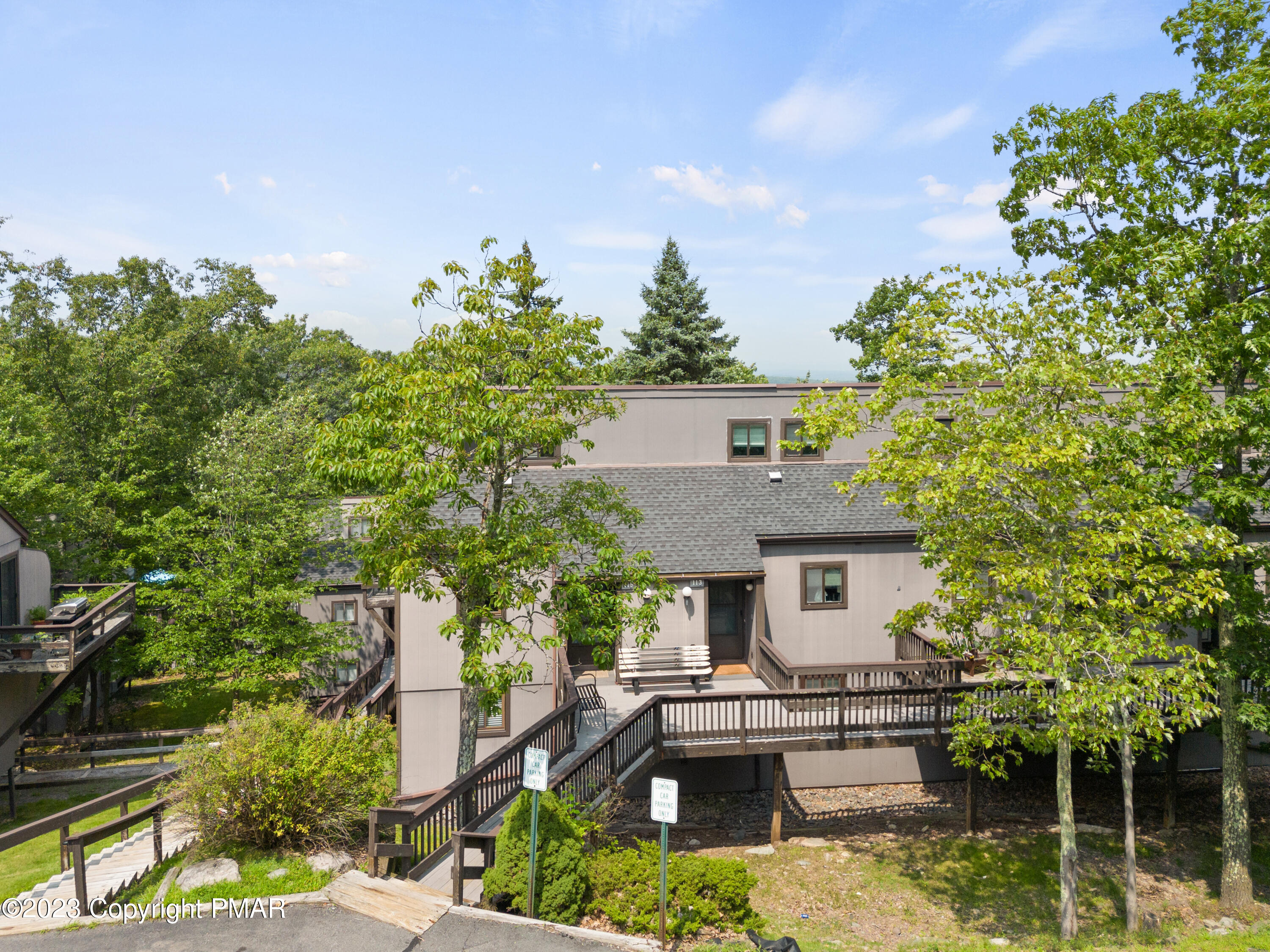 115 Cross Country Lane Property Photo 3
