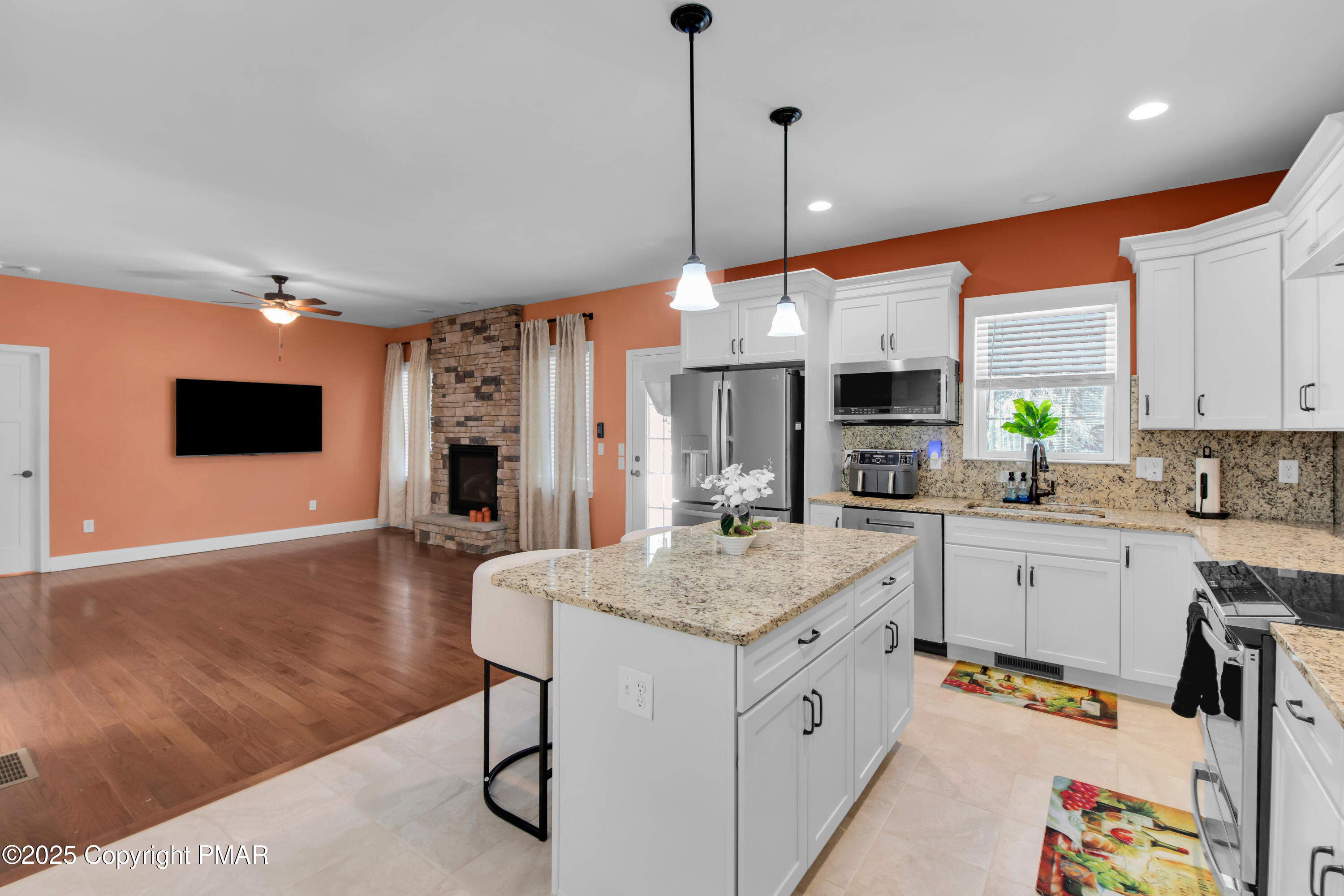 210 Canterbury Circle Property Photo 11