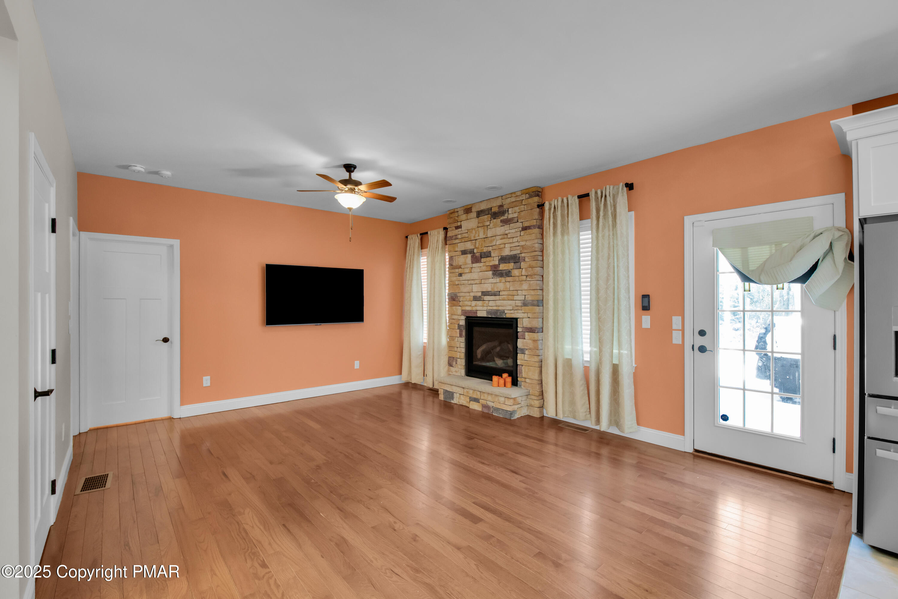 210 Canterbury Circle Property Photo 12