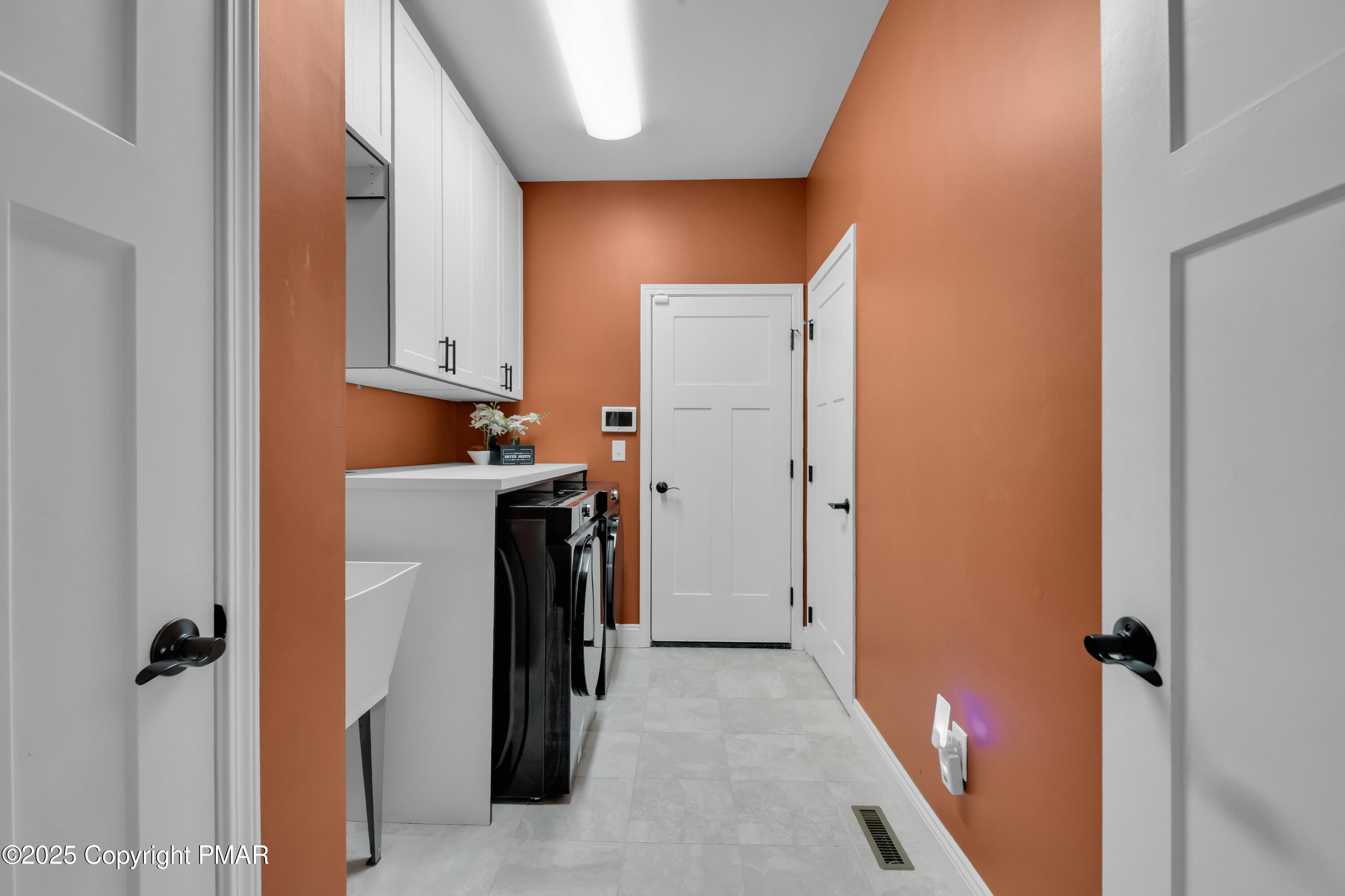 210 Canterbury Circle Property Photo 17
