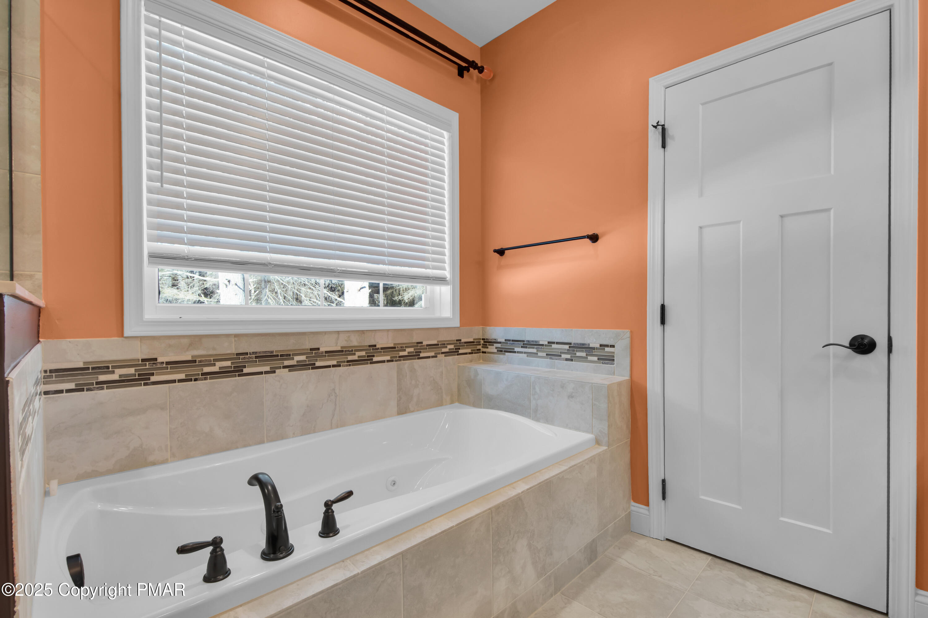 210 Canterbury Circle Property Photo 24