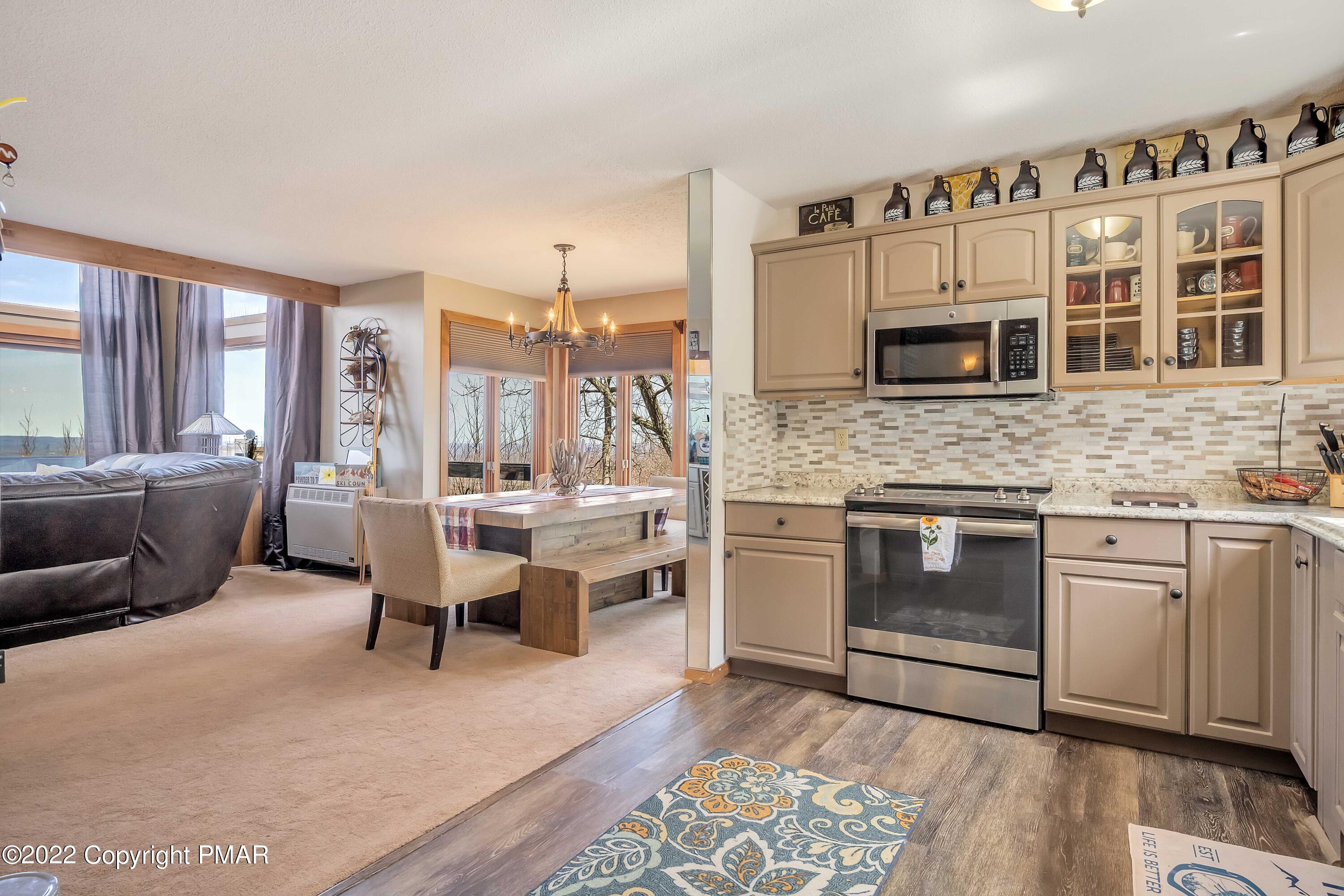 269 Big Pocono Pass Property Photo 18