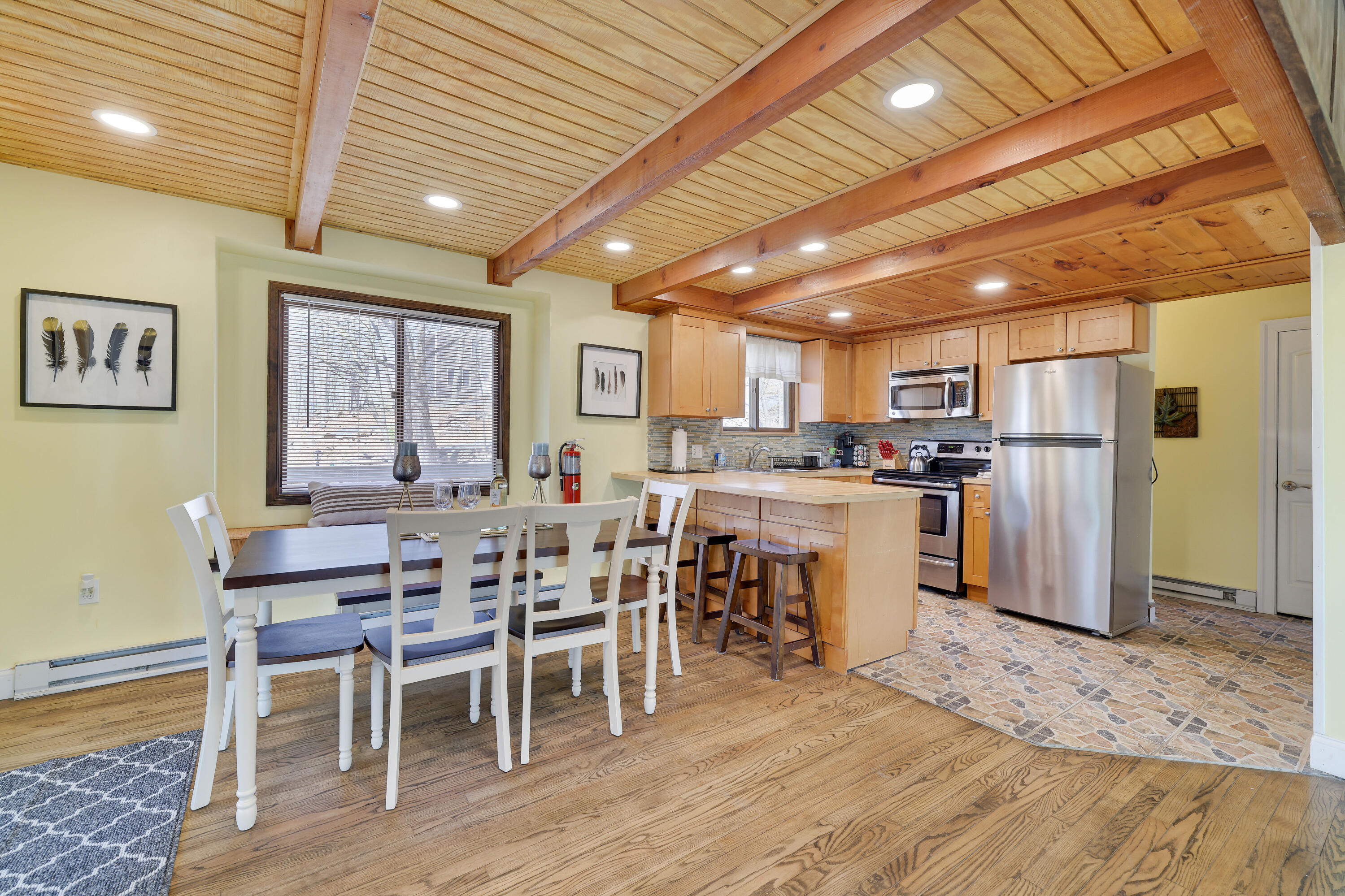 163 Cambridge Court Property Photo 7