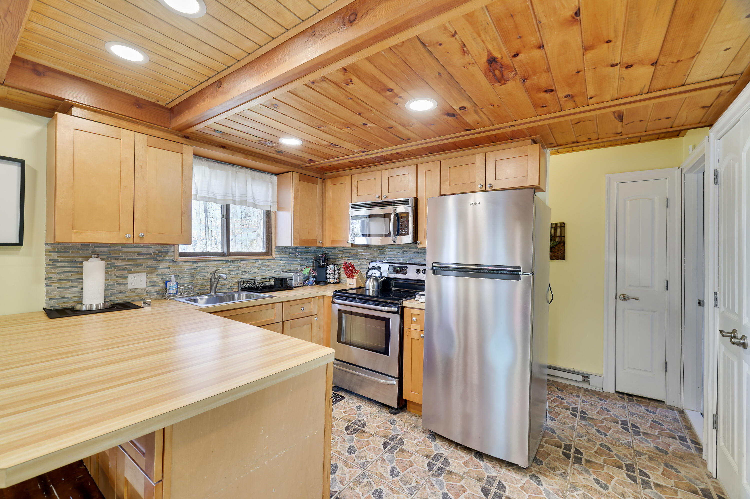 163 Cambridge Court Property Photo 8