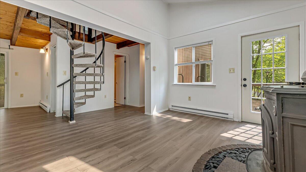 5015 Woodbridge Drive E Property Photo 5