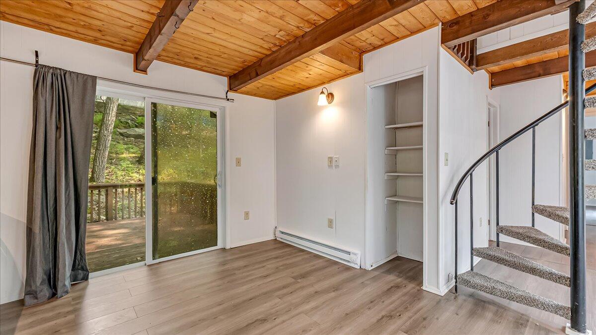 5015 Woodbridge Drive E Property Photo 6