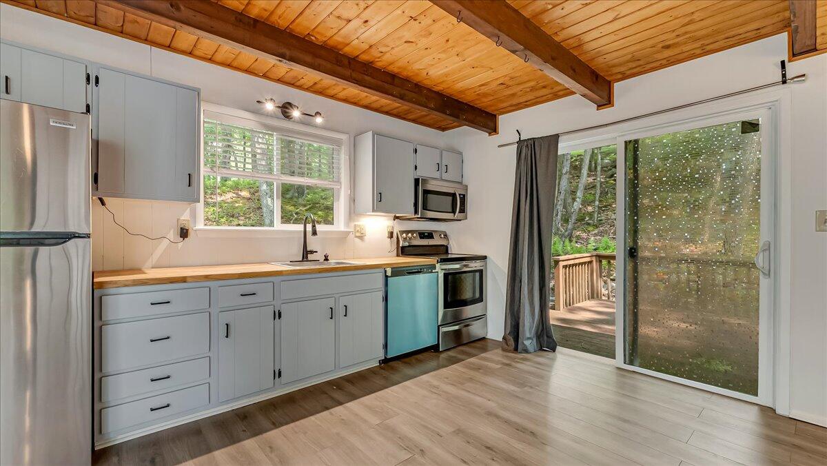 5015 Woodbridge Drive E Property Photo 7