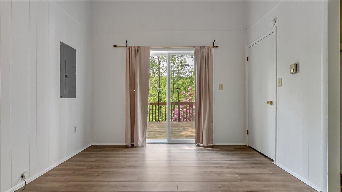 5015 Woodbridge Drive E Property Photo 14