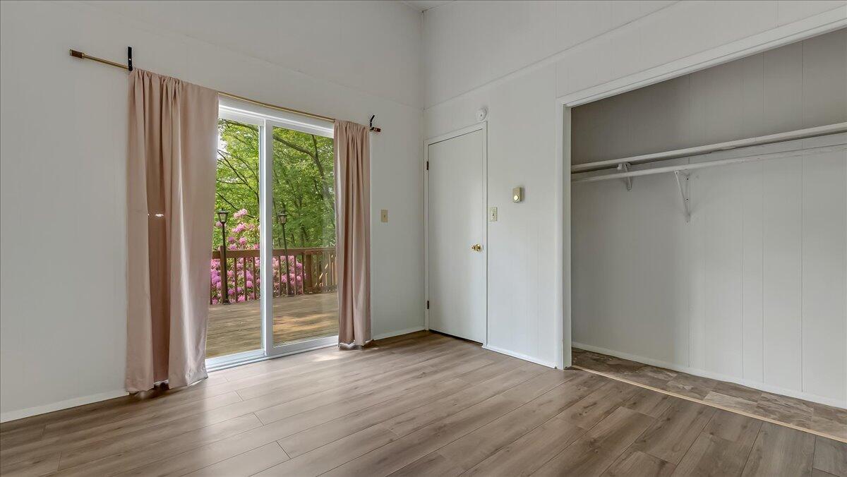5015 Woodbridge Drive E Property Photo 15
