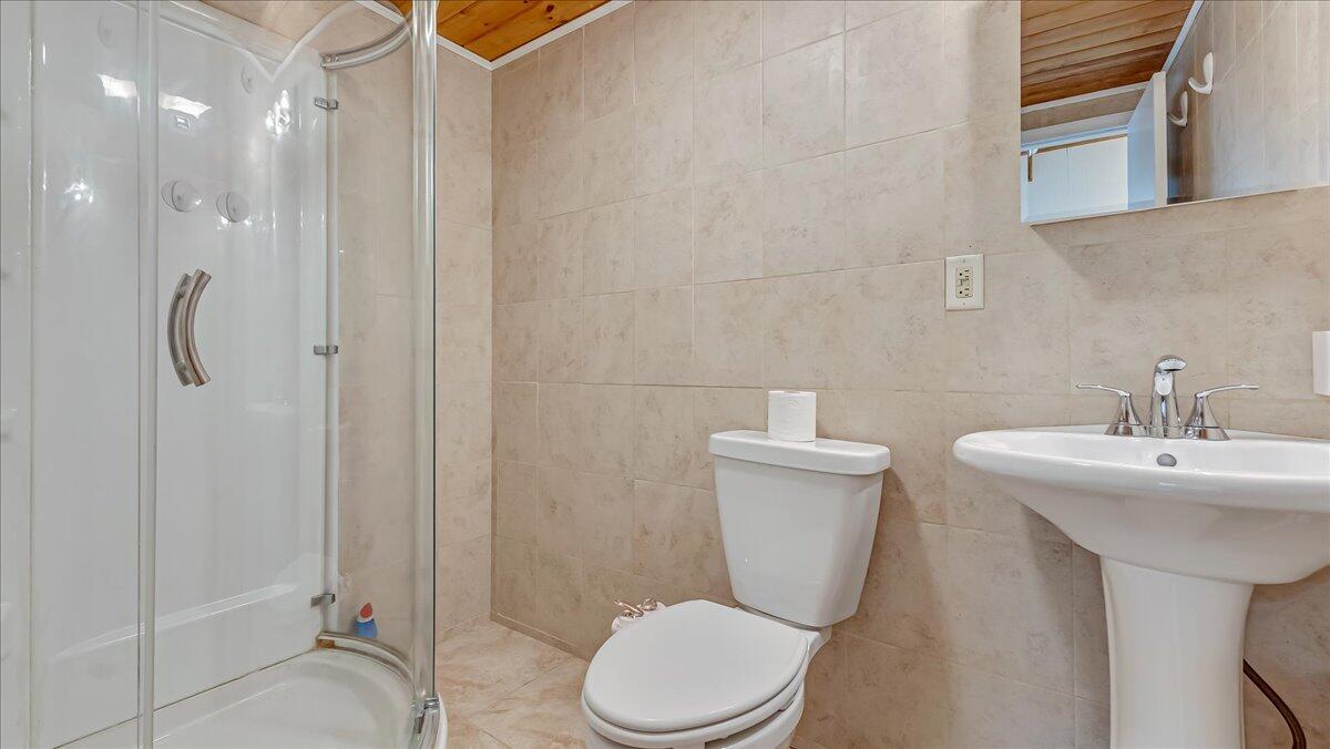 5015 Woodbridge Drive E Property Photo 16