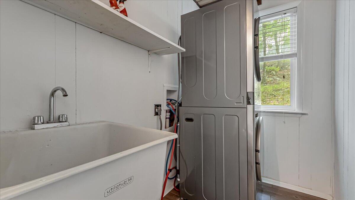 5015 Woodbridge Drive E Property Photo 17