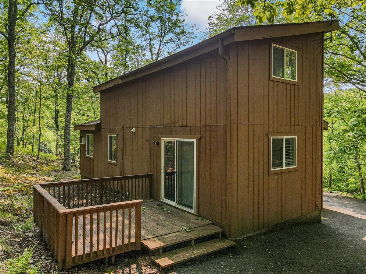 5015 Woodbridge Drive E Property Photo 18