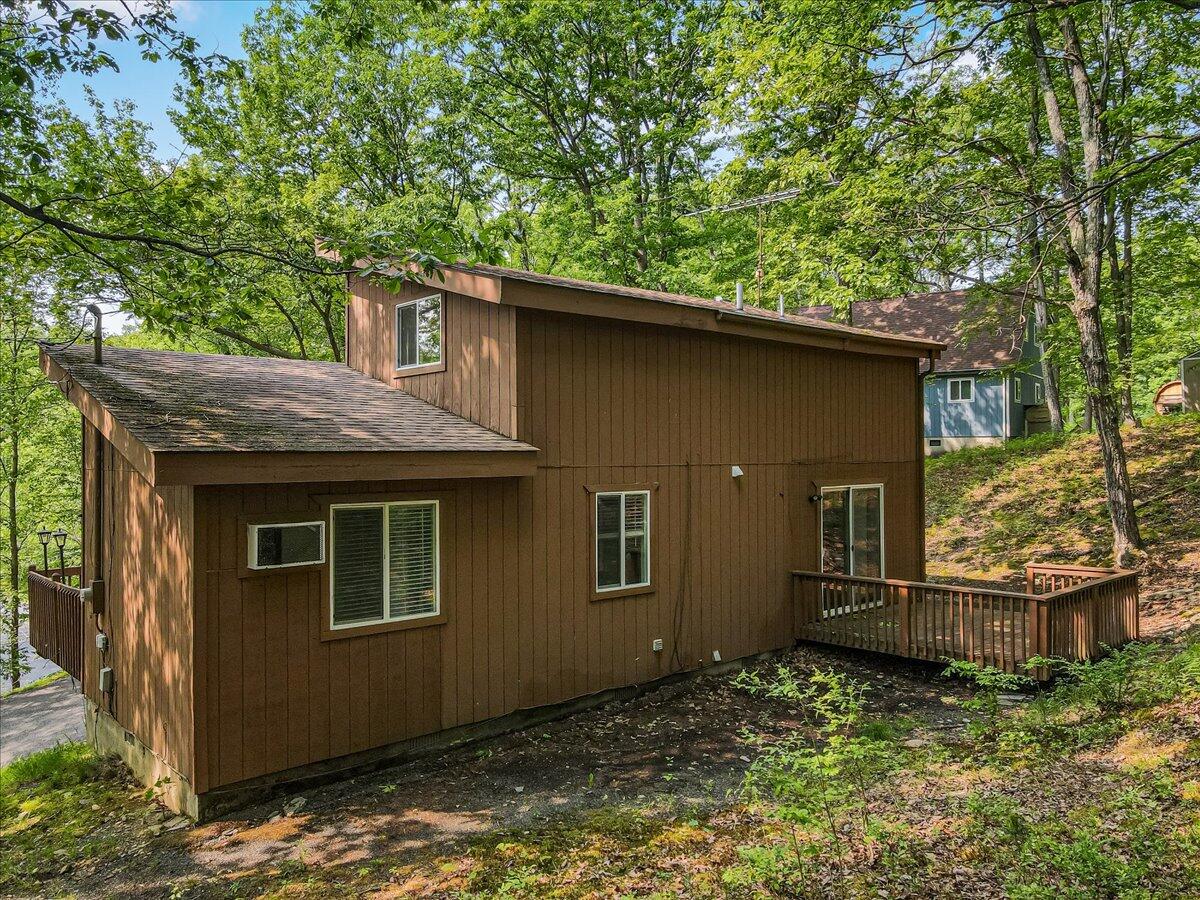 5015 Woodbridge Drive E Property Photo 19