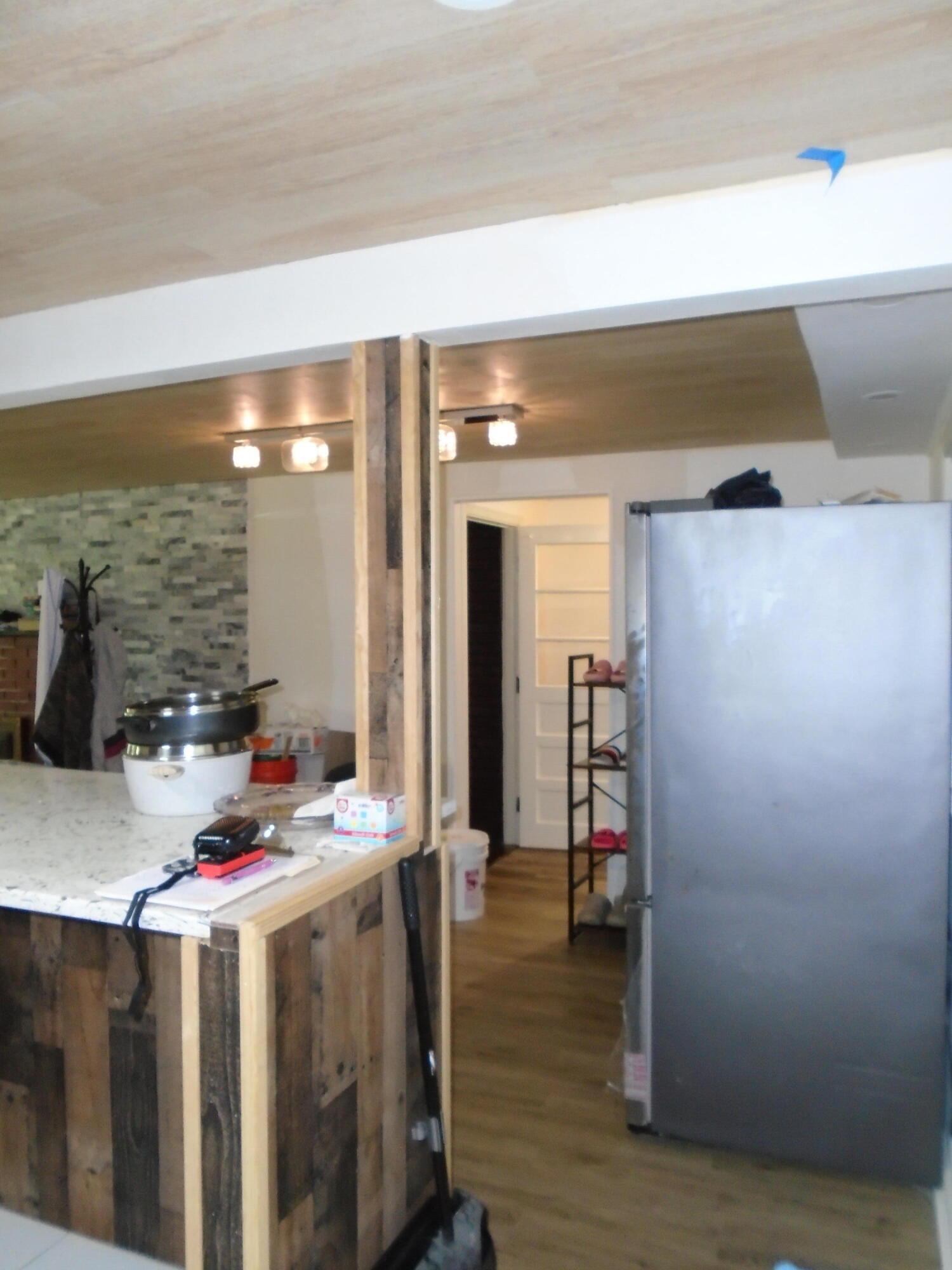 387 N Shore Drive Property Photo 3