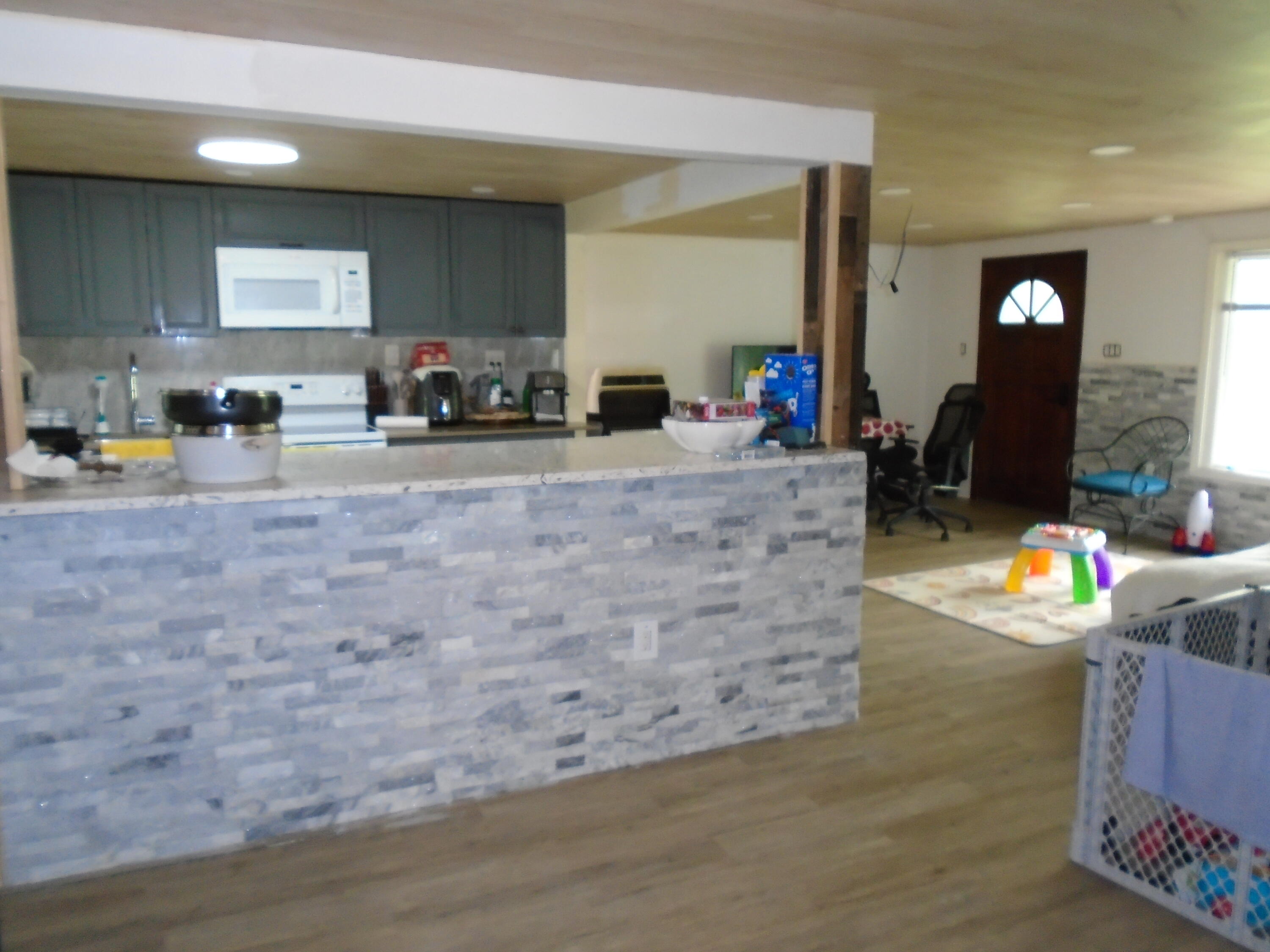 387 N Shore Drive Property Photo 6