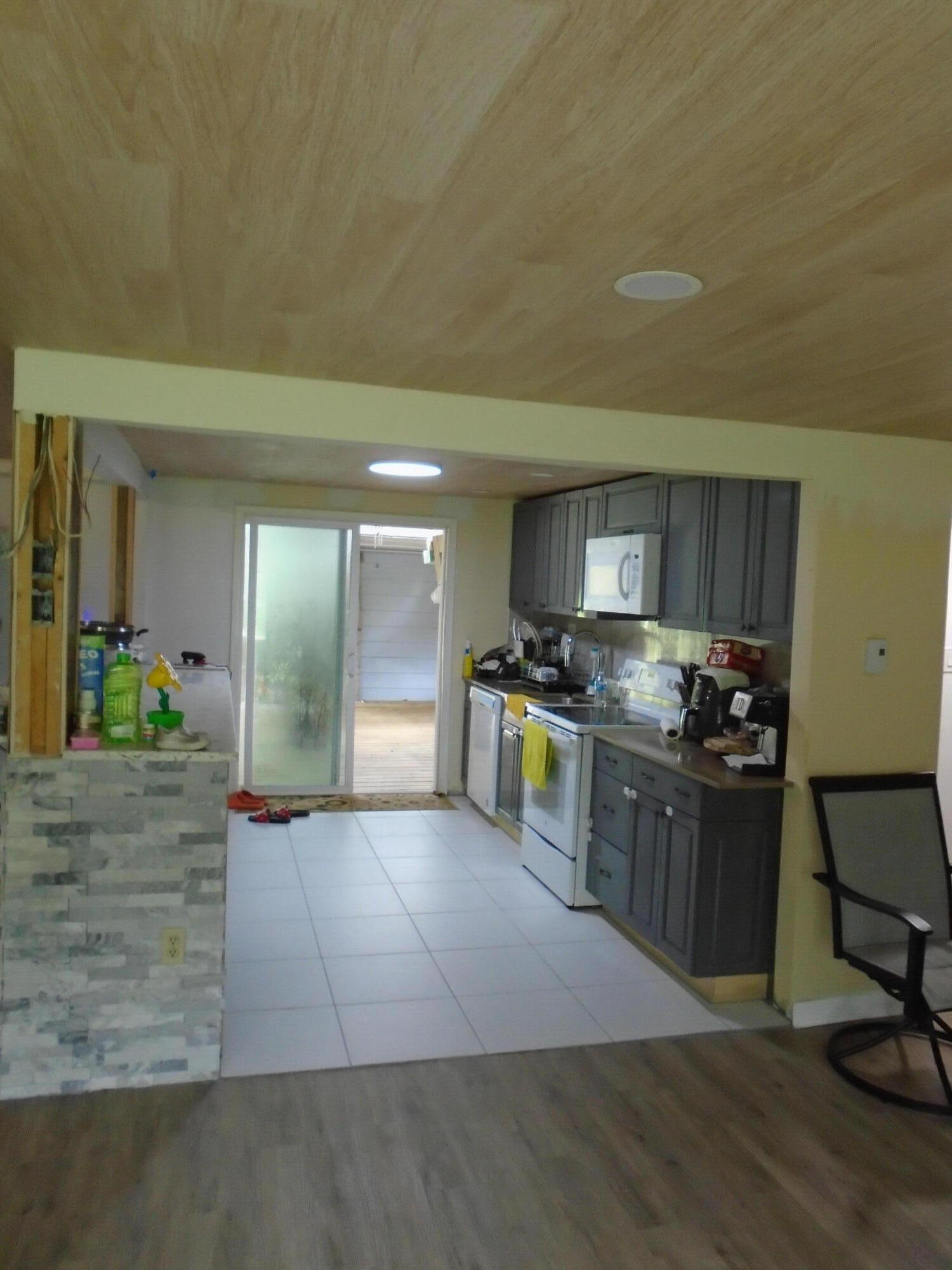 387 N Shore Drive Property Photo 7