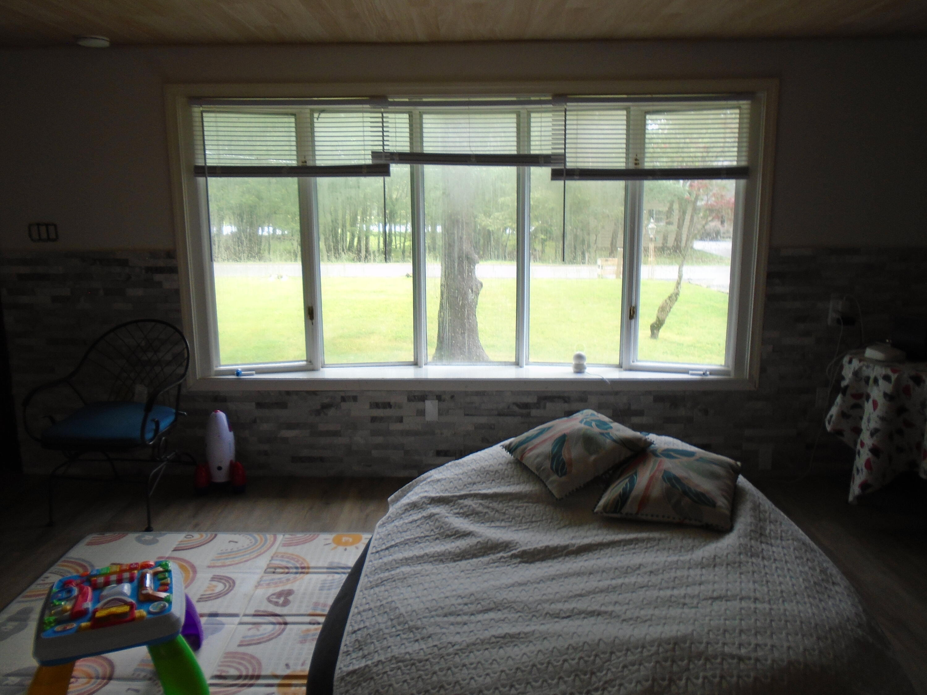 387 N Shore Drive Property Photo 8
