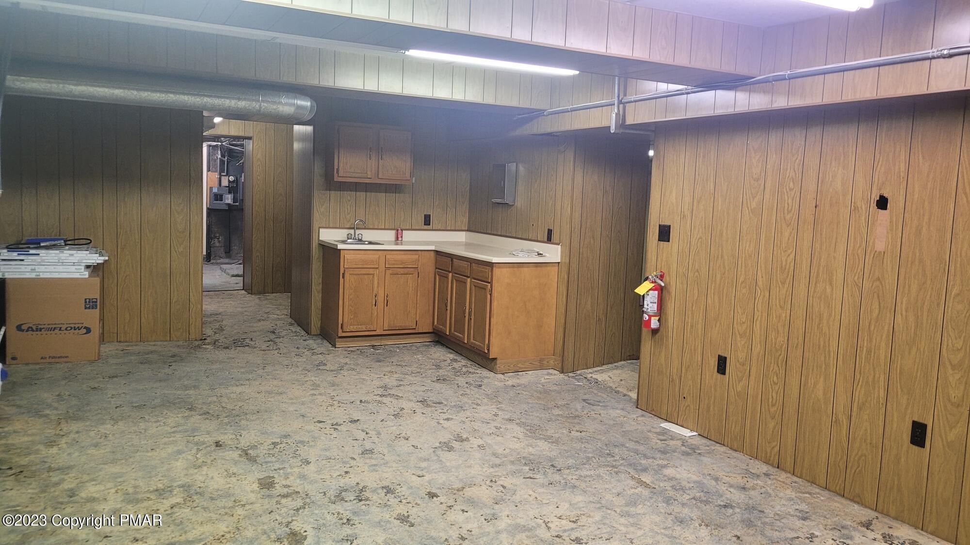 1 N Robinson Avenue Property Photo 7