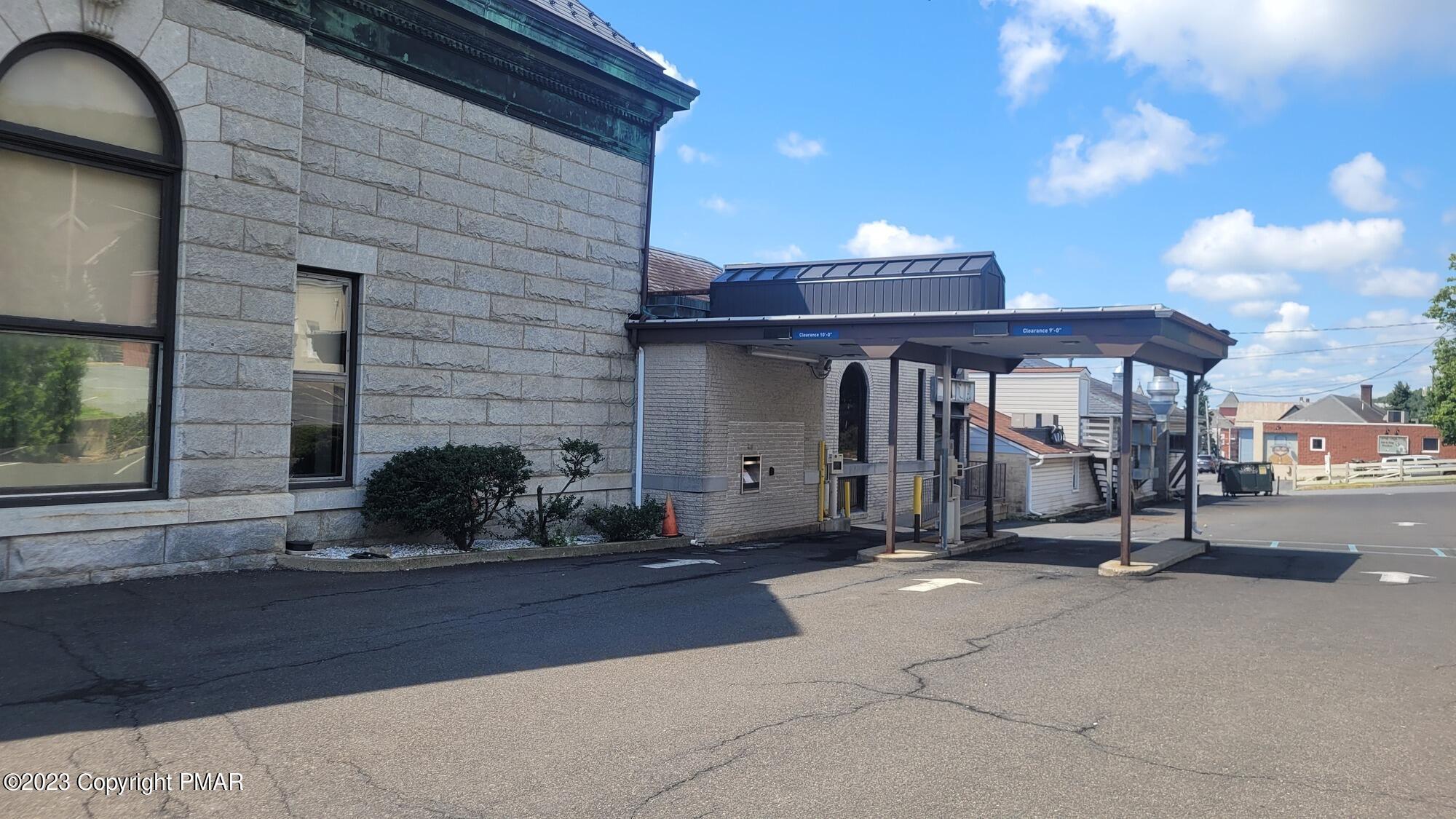 1 N Robinson Avenue Property Photo 11