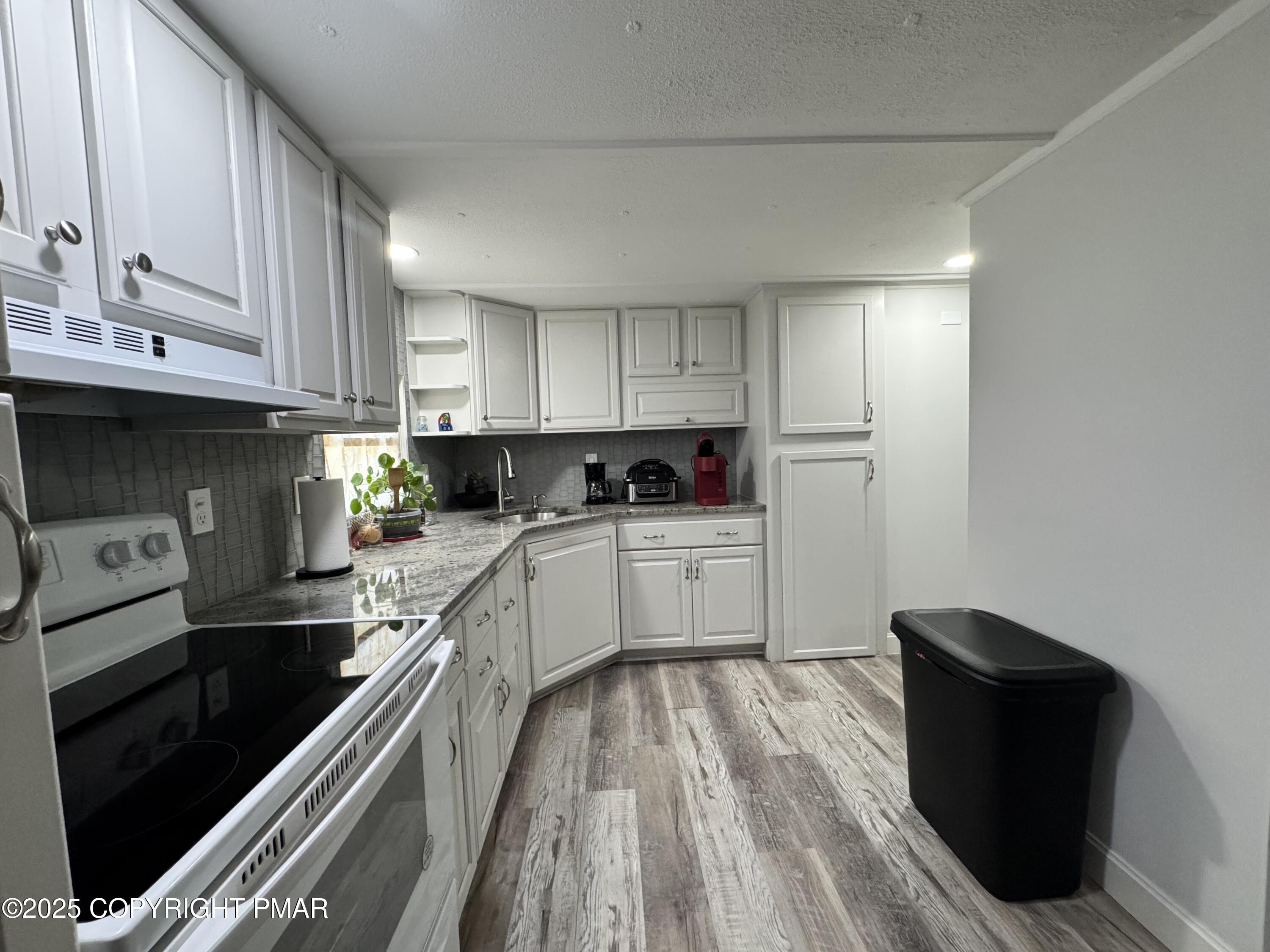140 Green Mountain Drive Property Photo 3
