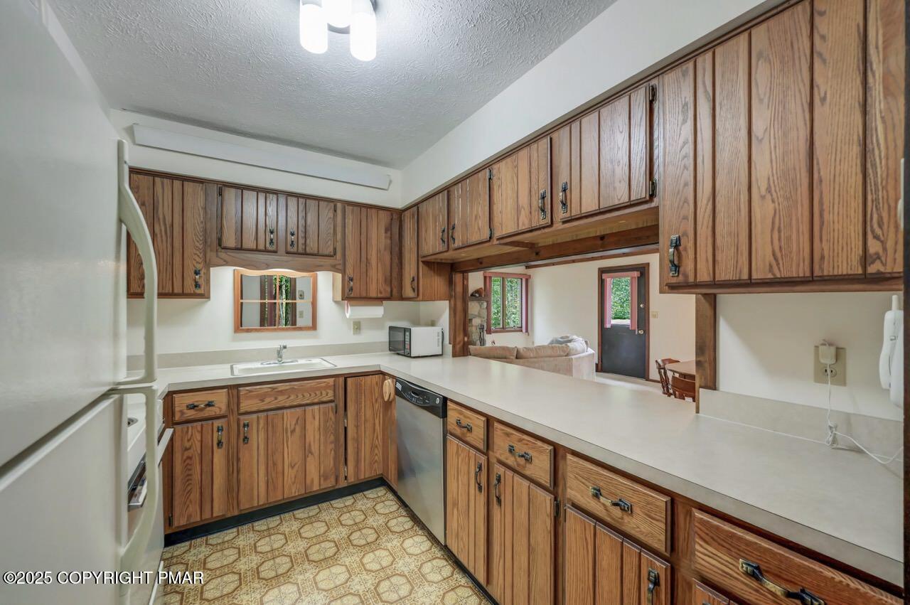 1212 Clear Pond Road Property Photo 8