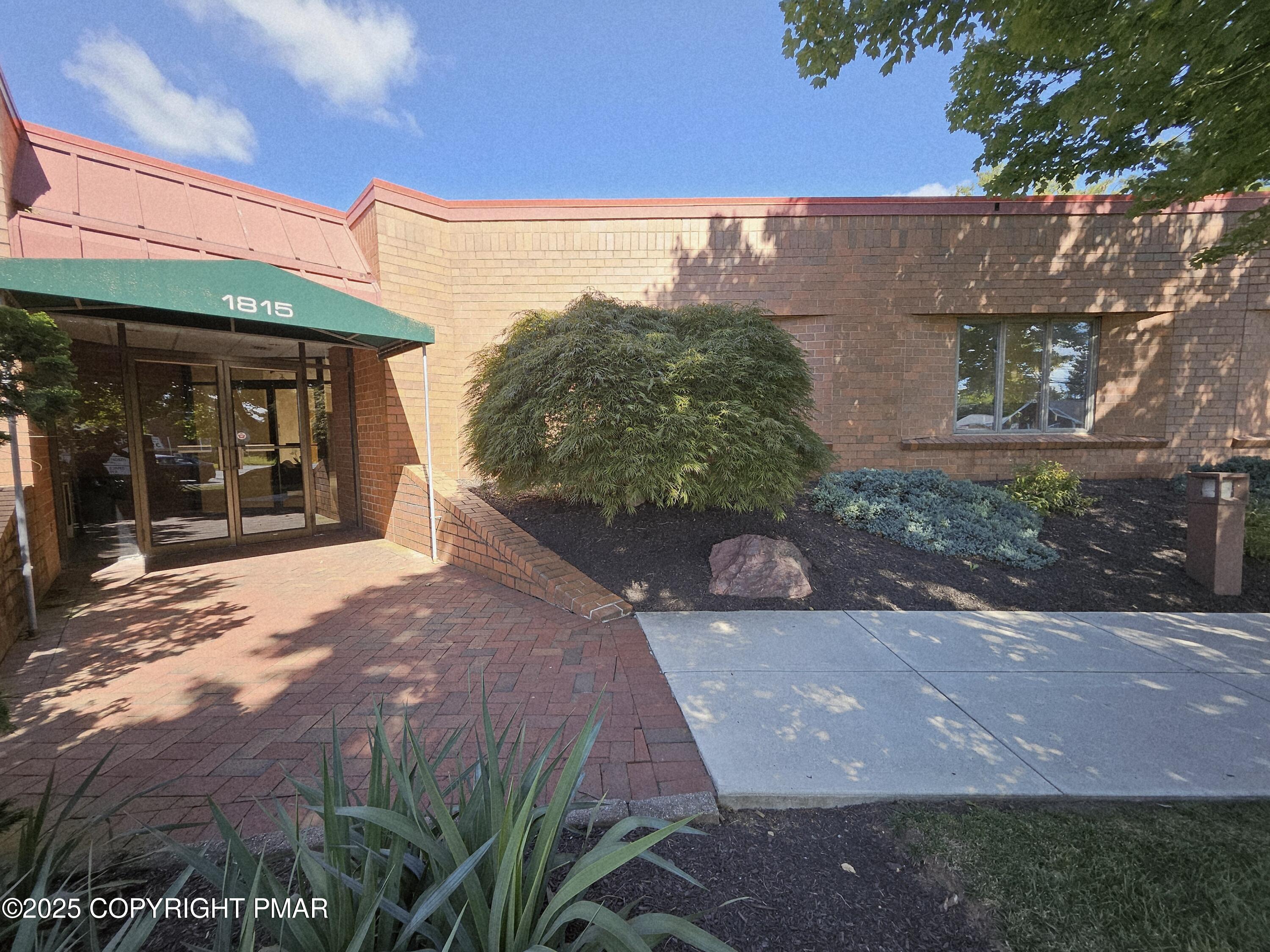 1815 Schadt Avenue Property Photo 1