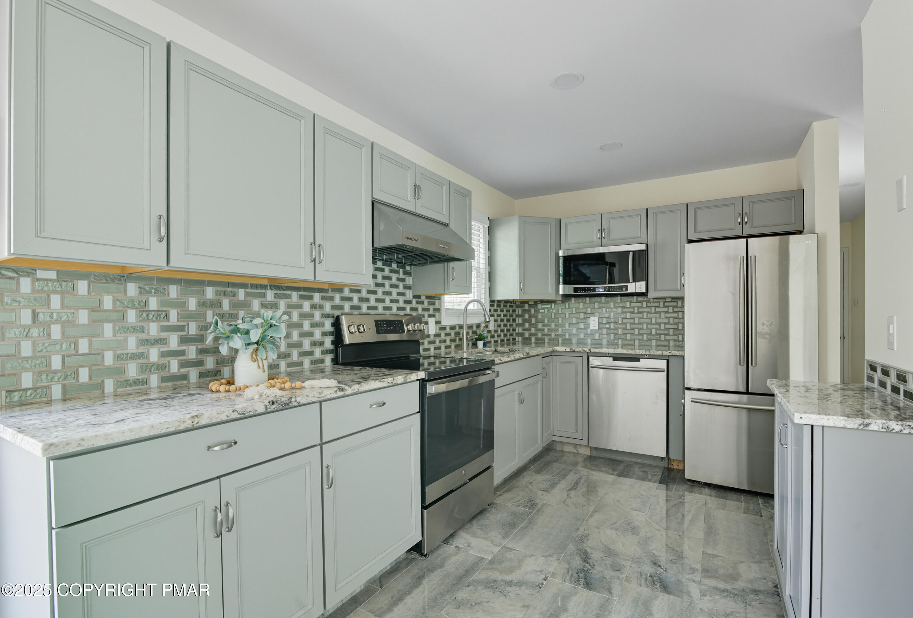 2554 Waterfront Drive Property Photo 10