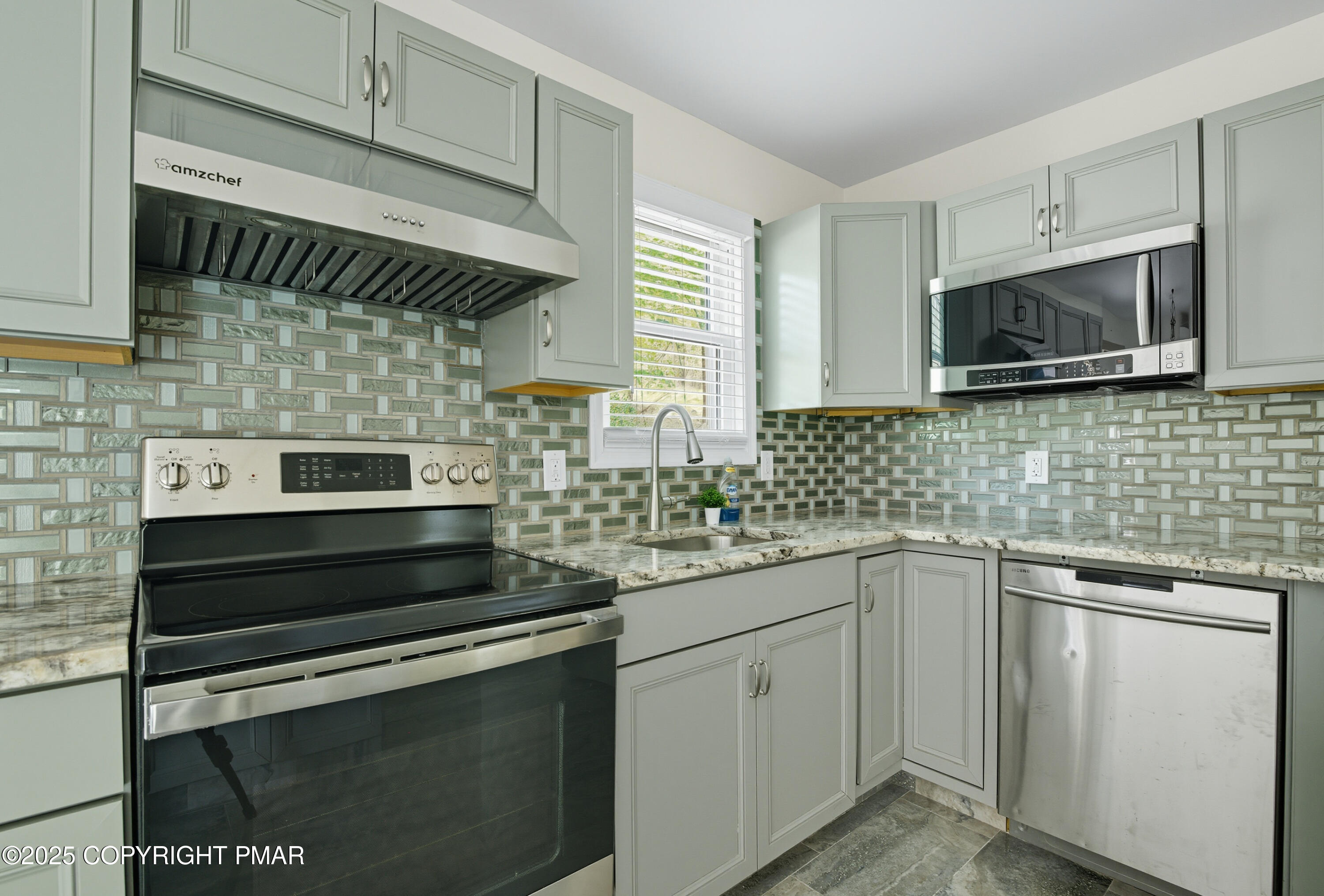 2554 Waterfront Drive Property Photo 11