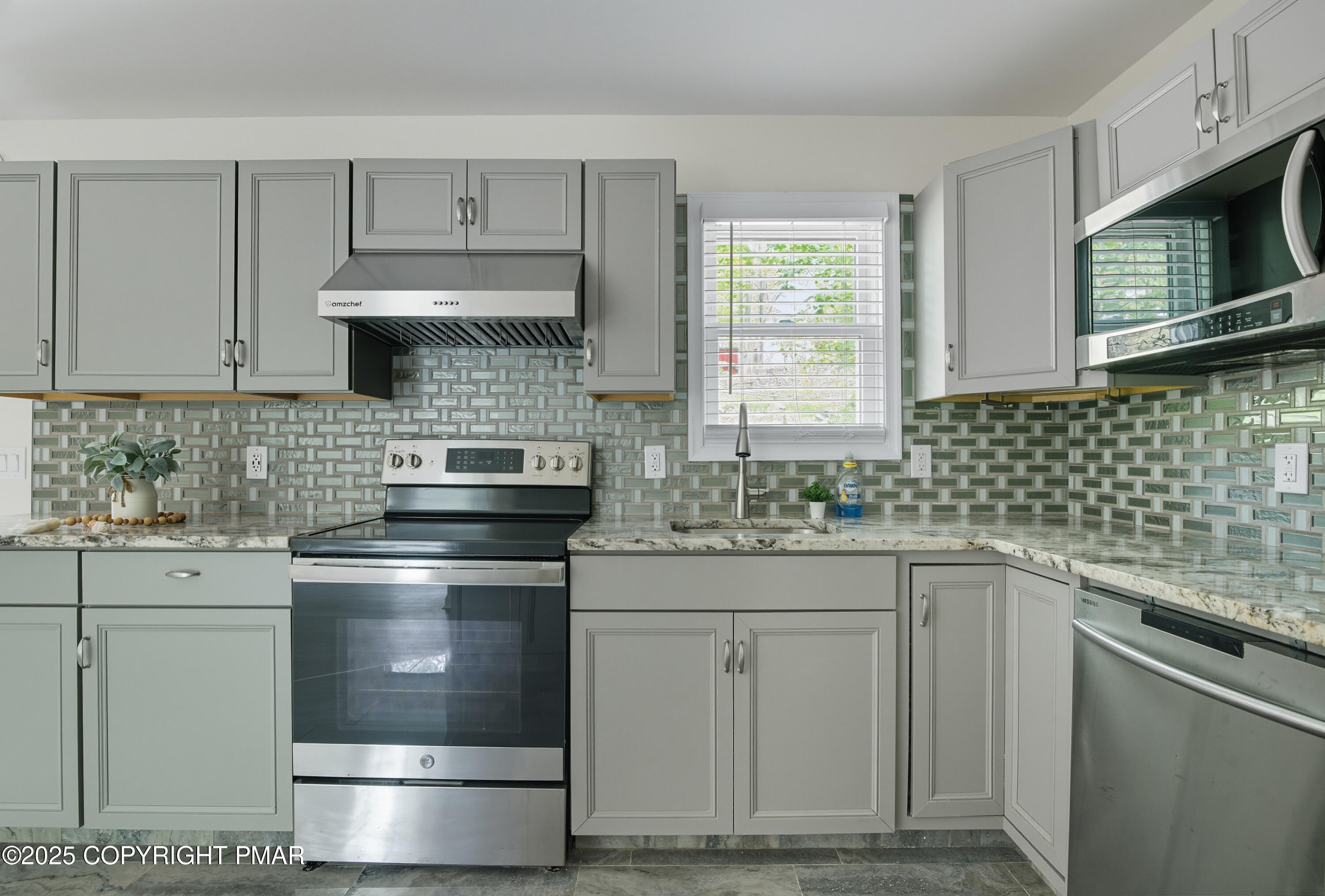 2554 Waterfront Drive Property Photo 12