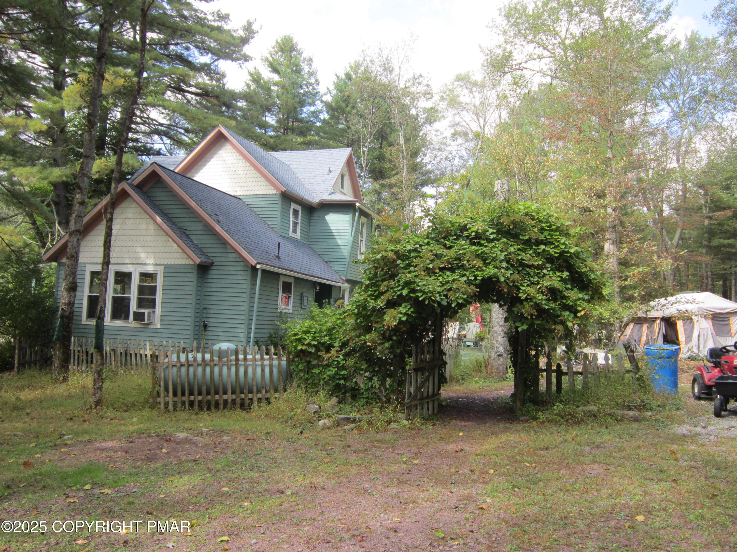 642 Tulip Tree Lane Property Photo 7