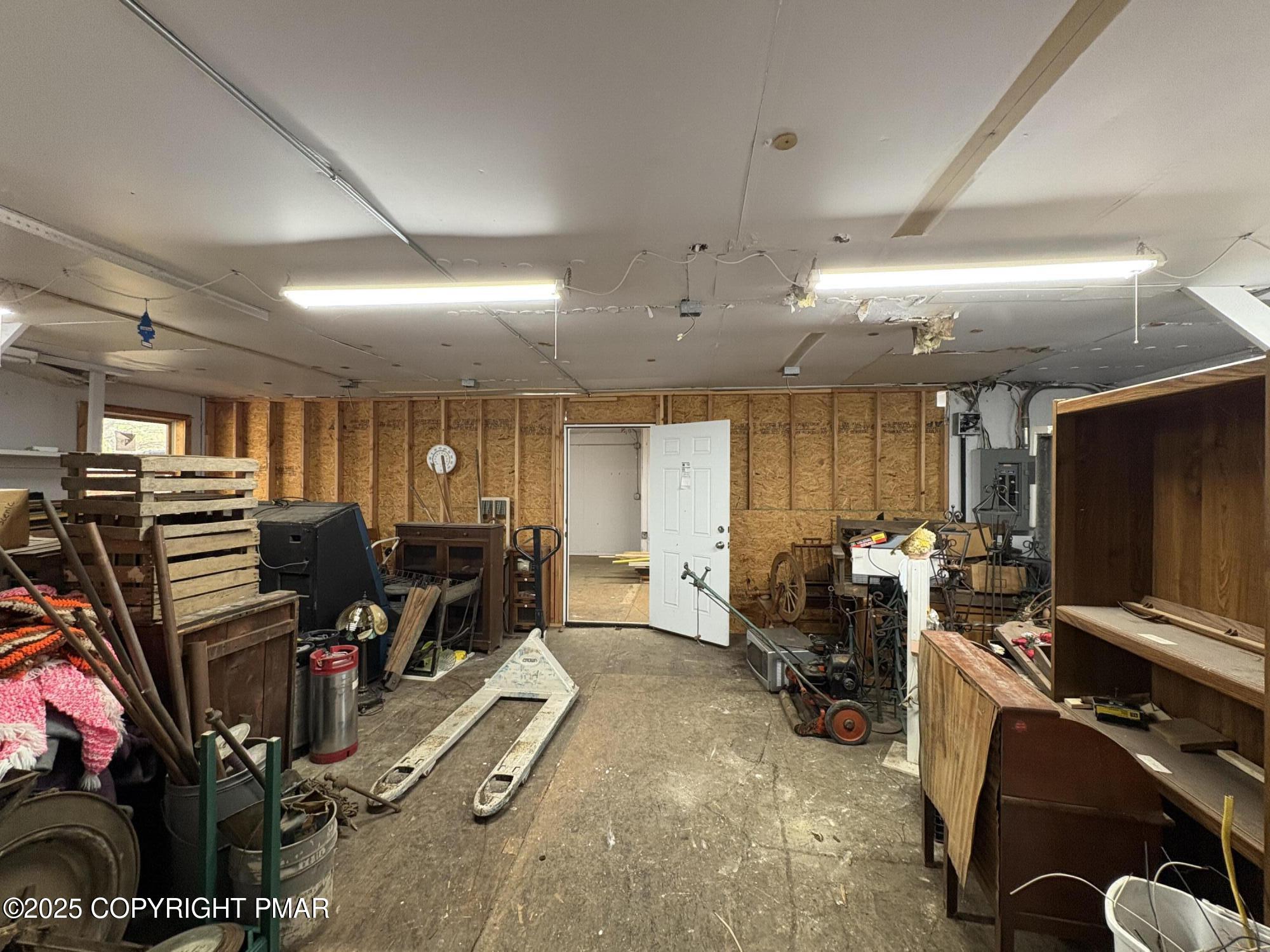 127 Snyder Lane Property Photo 4