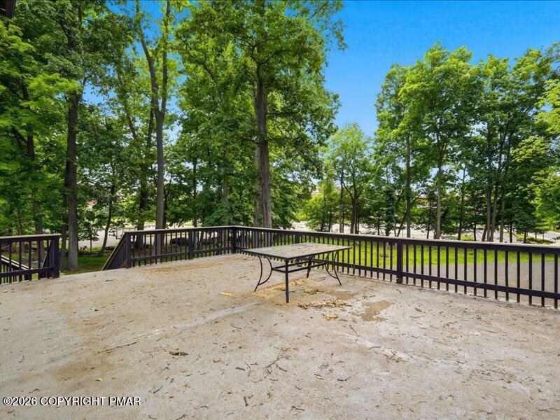 128 S Green Street Property Photo 4