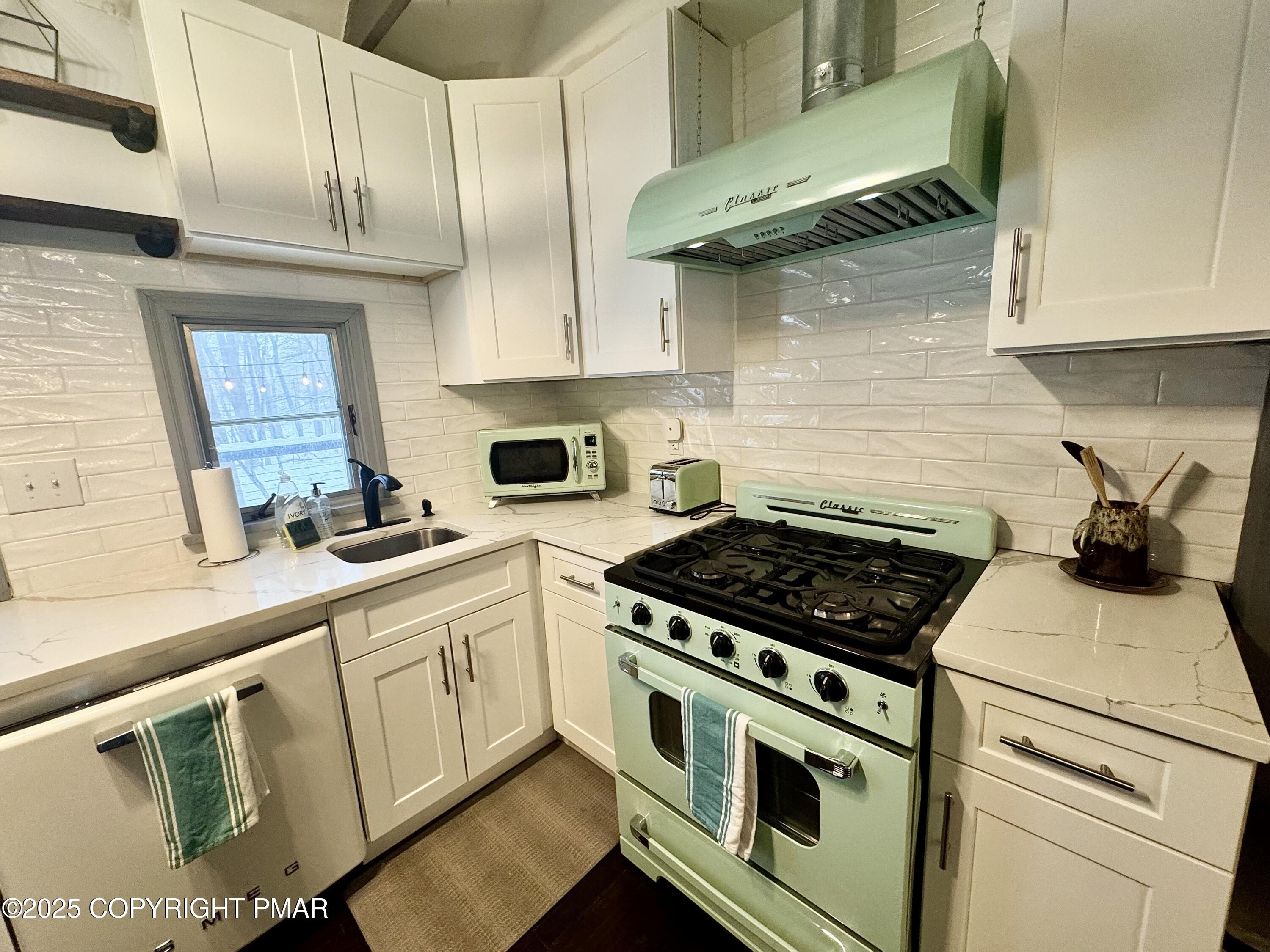24 Split Rock Road Property Photo 9