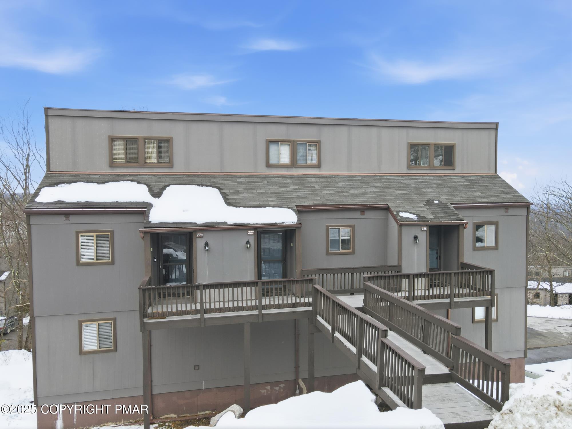 227 Cross Country Lane Property Photo 2