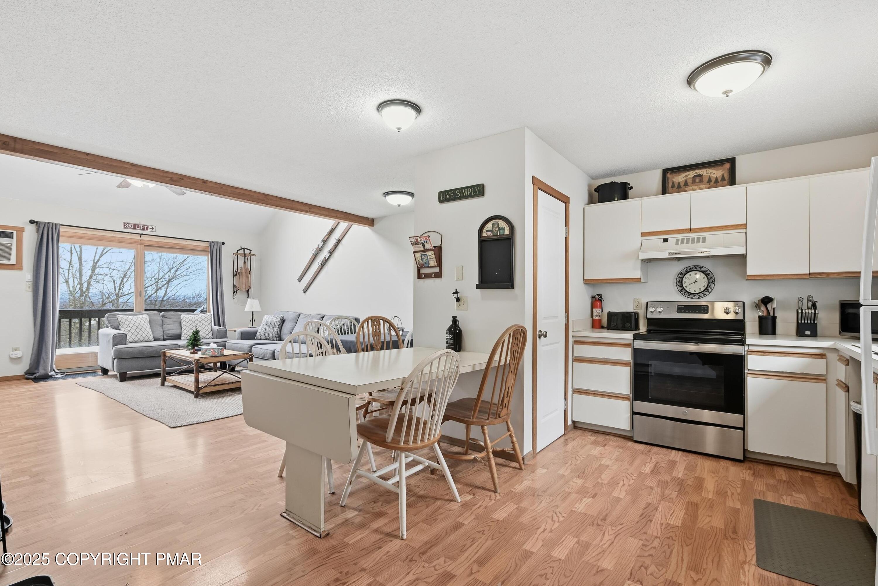 227 Cross Country Lane Property Photo 4