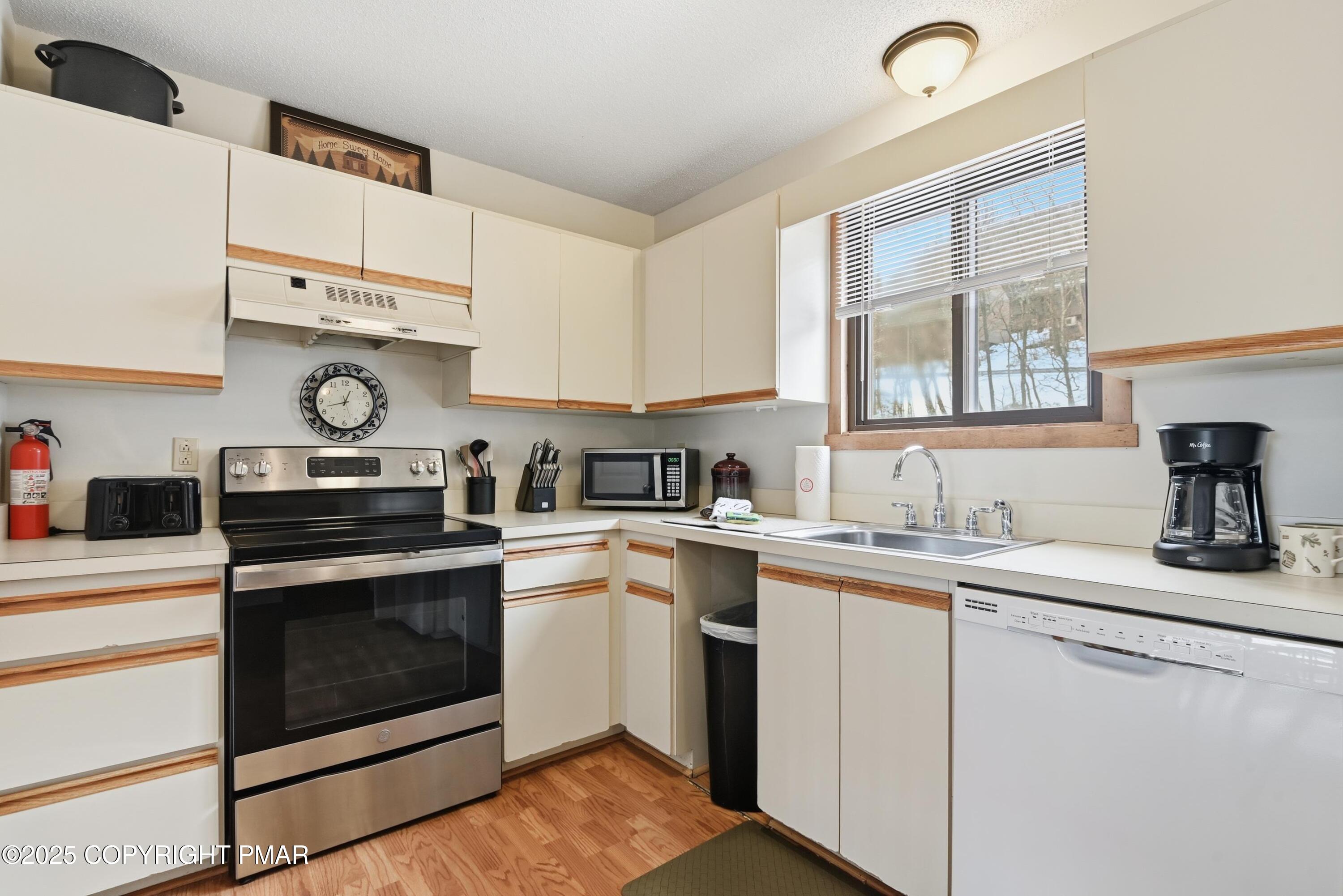 227 Cross Country Lane Property Photo 6